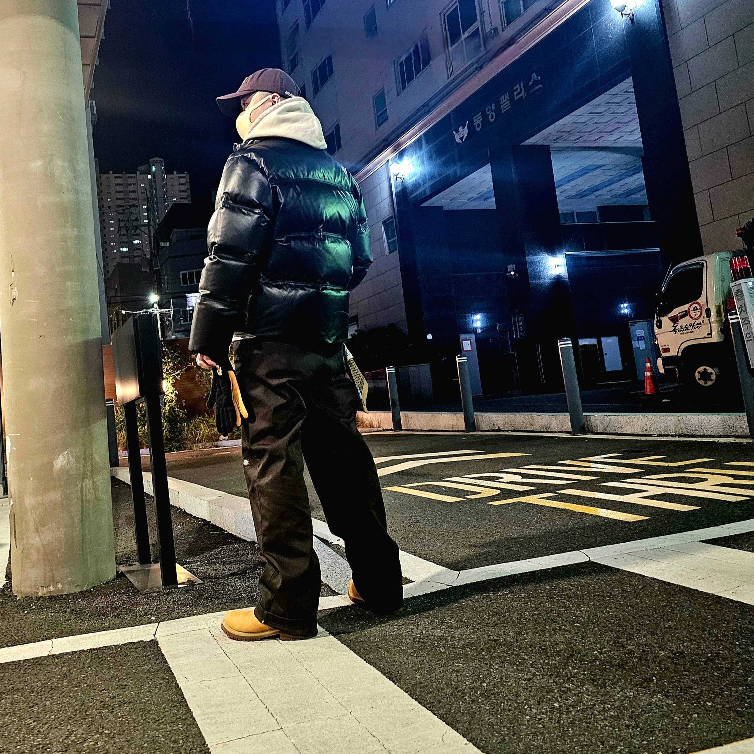 Palace P 6-Panel Caked Brown - 24FW, Palace Tri-Chenille Hood Oatmeal - 21FW 착용 스타일