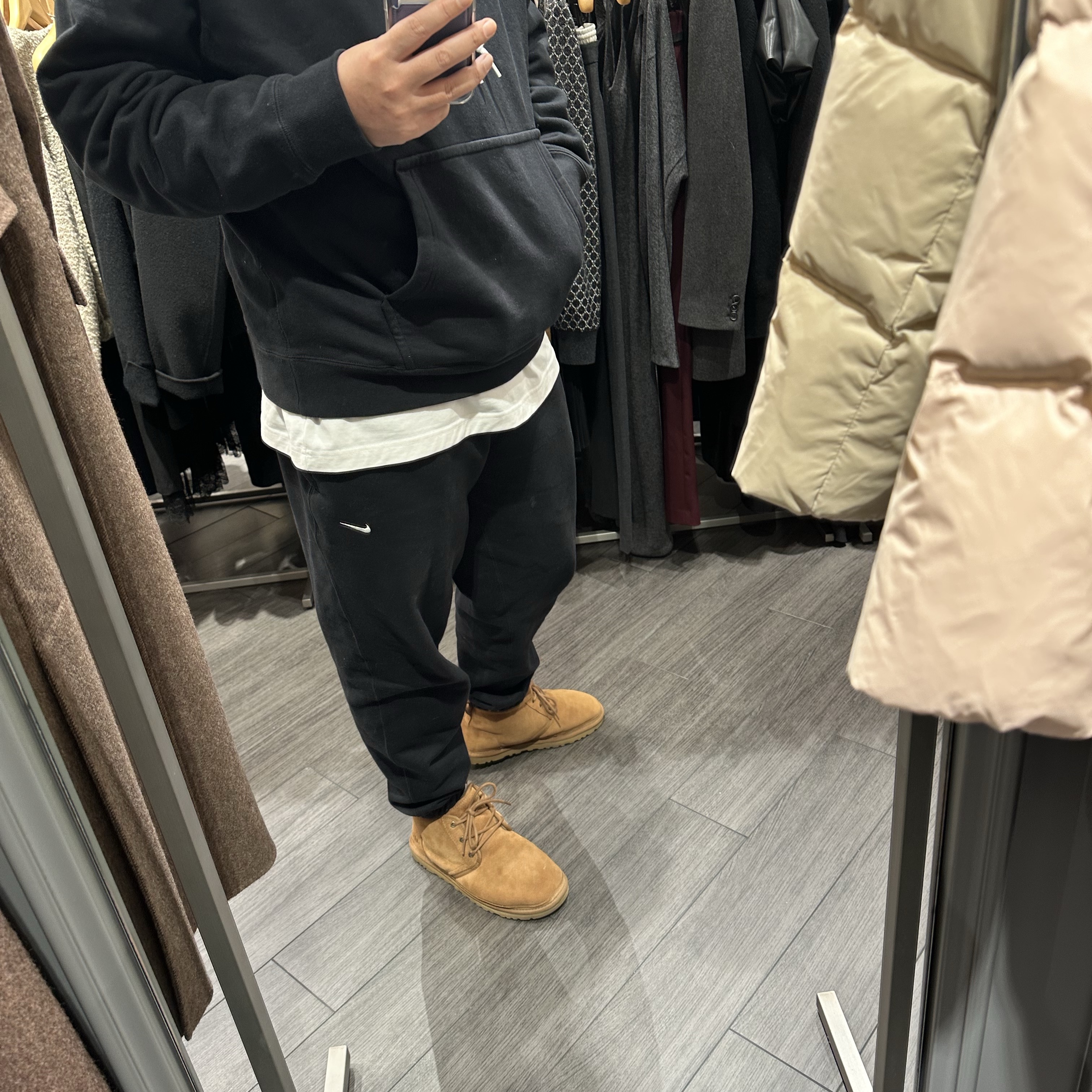 UGG Neumel Sheepskin Boots Chestnut, Nike NRG Solo Swoosh Fleece Pants Black White - Asia 착용 스타일 - 2