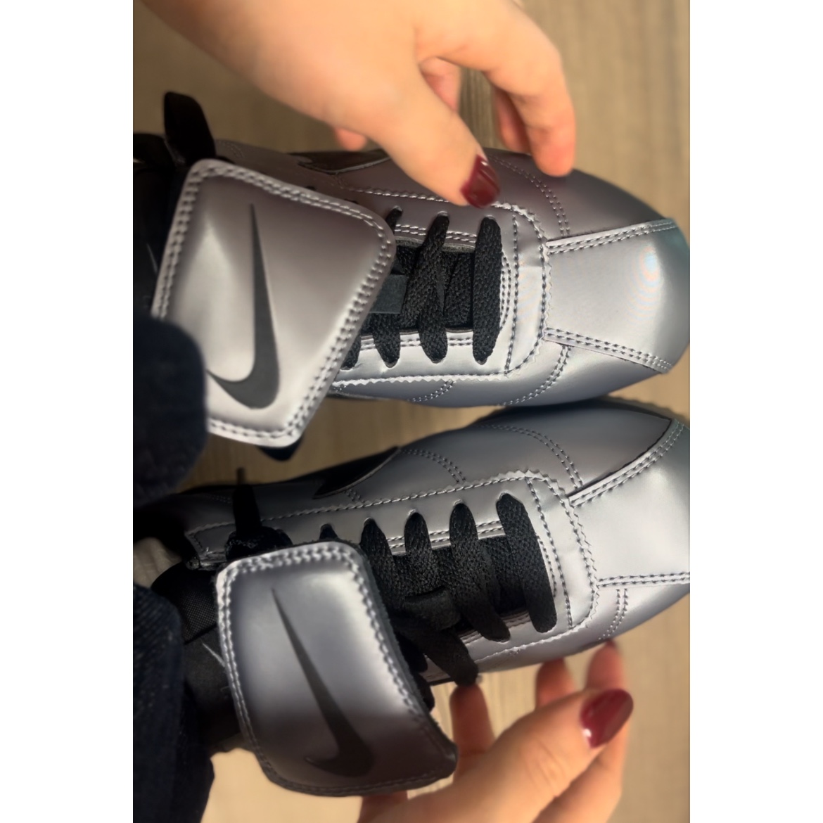 Nike Cortez Leather SE Metallic Cool Grey Black 착용 스타일 - 2