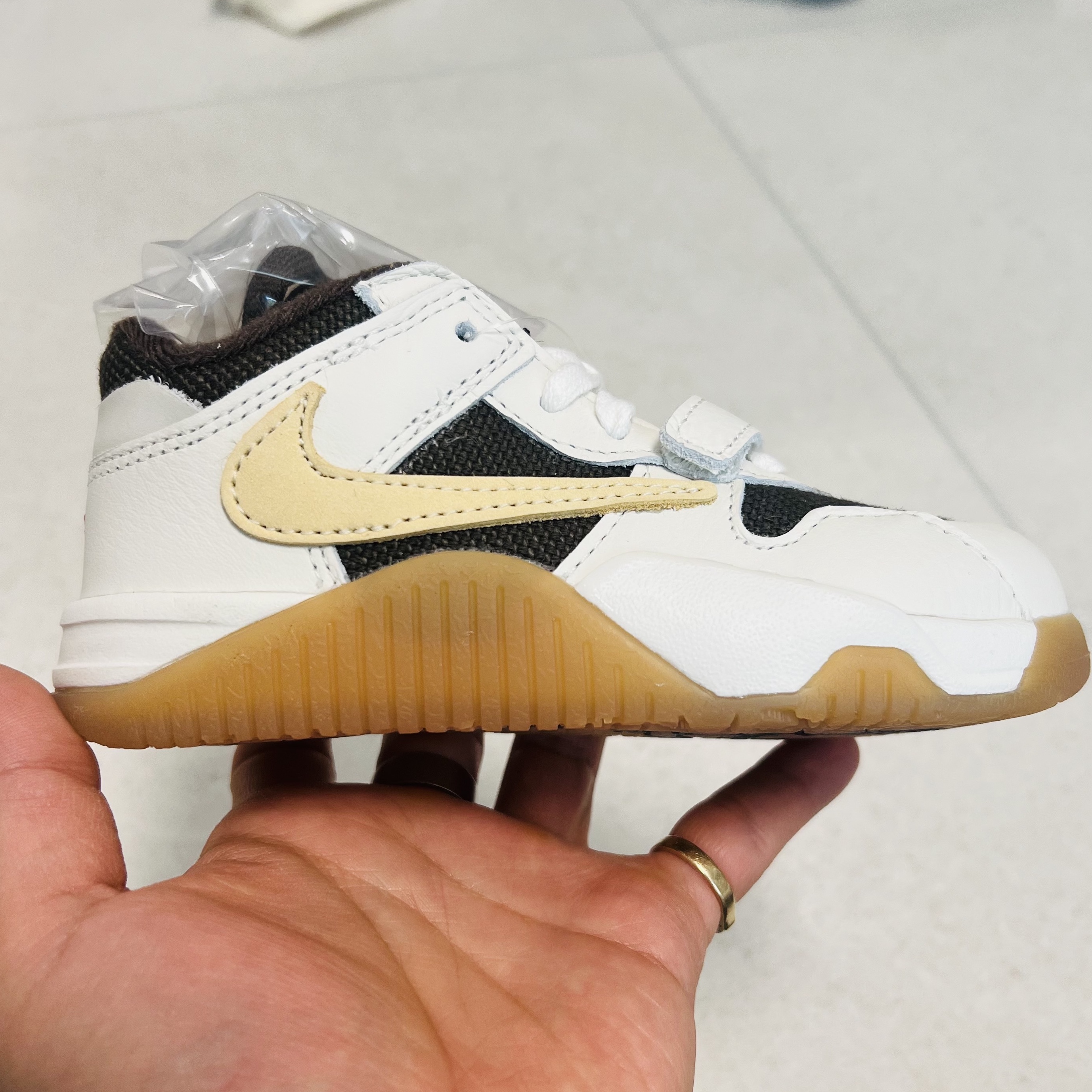 (TD) Jordan x Travis Scott Jumpman Jack TR Sail and Dark Mocha 착용 스타일 - 9