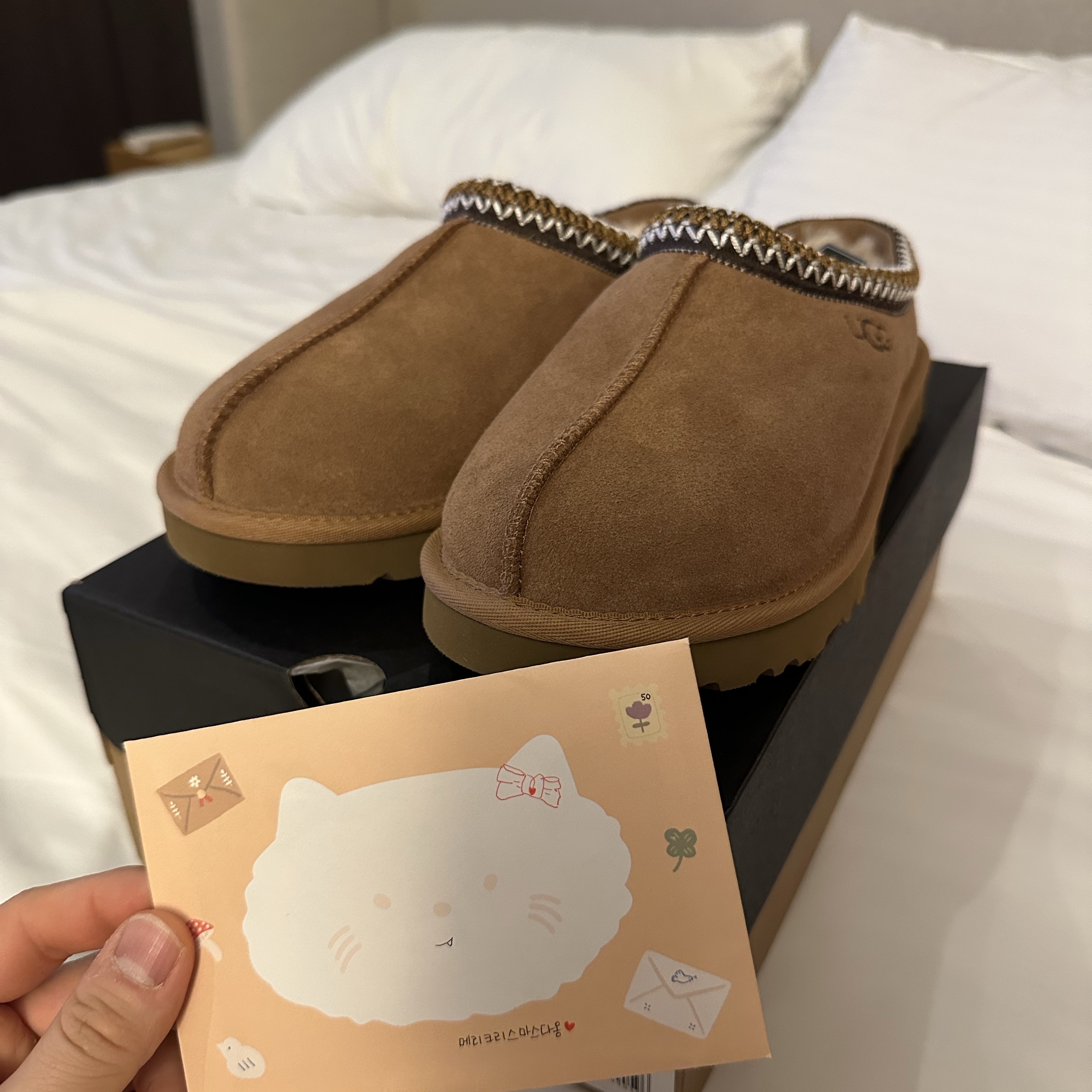 UGG Tasman Slipper Chestnut 착용 스타일 - 2