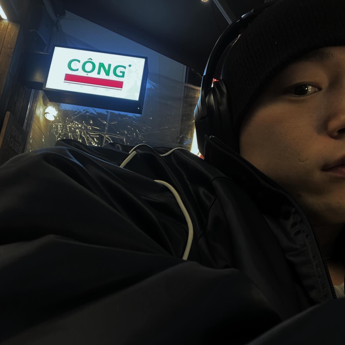 Beats Studio Pro Wireless Over Ear Headphone Black (Korean Ver.), Salomon XT-6 ADV White 착용 스타일 - 1
