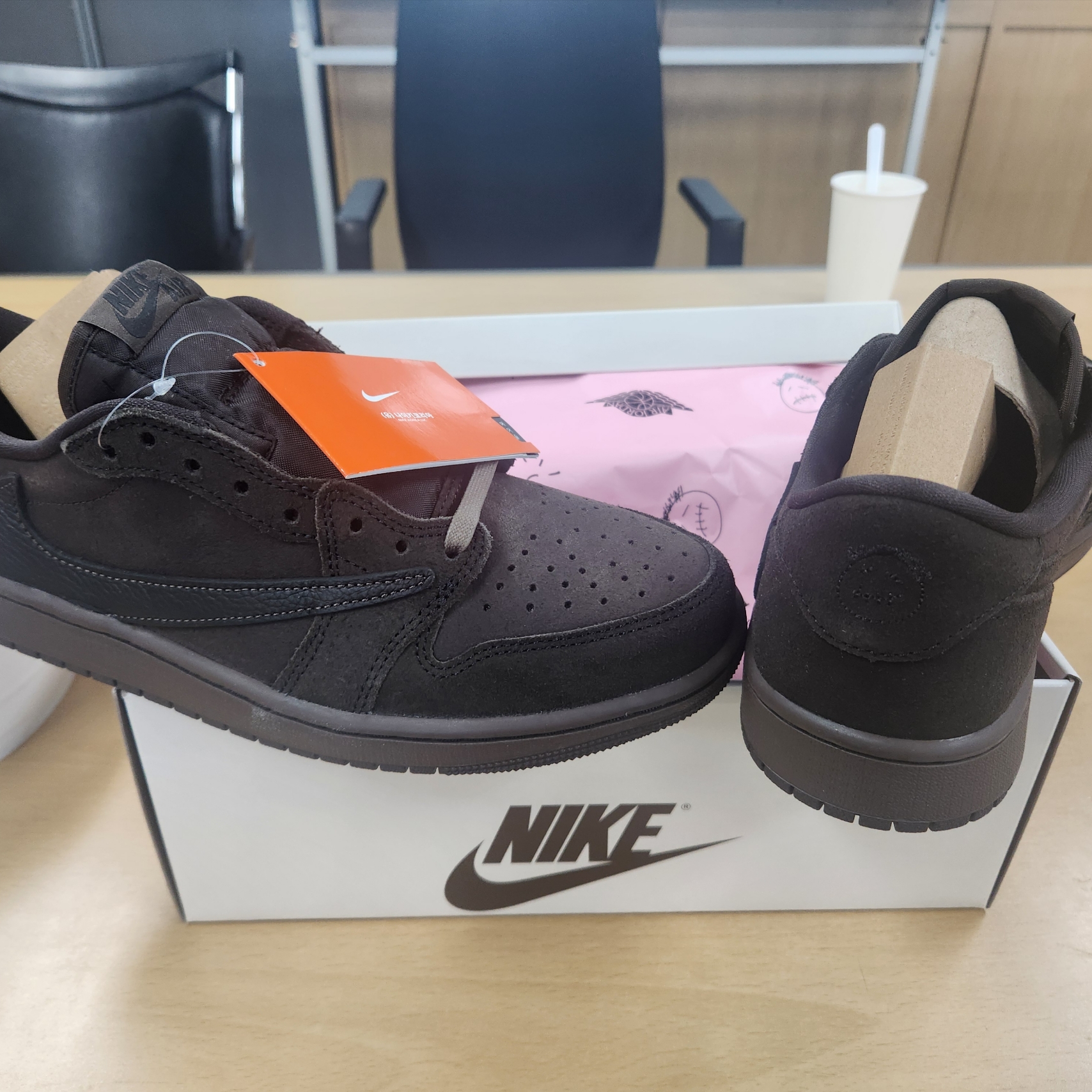 Jordan 1 x Travis Scott Retro Low OG SP Velvet Brown and Dark Mocha 착용 스타일