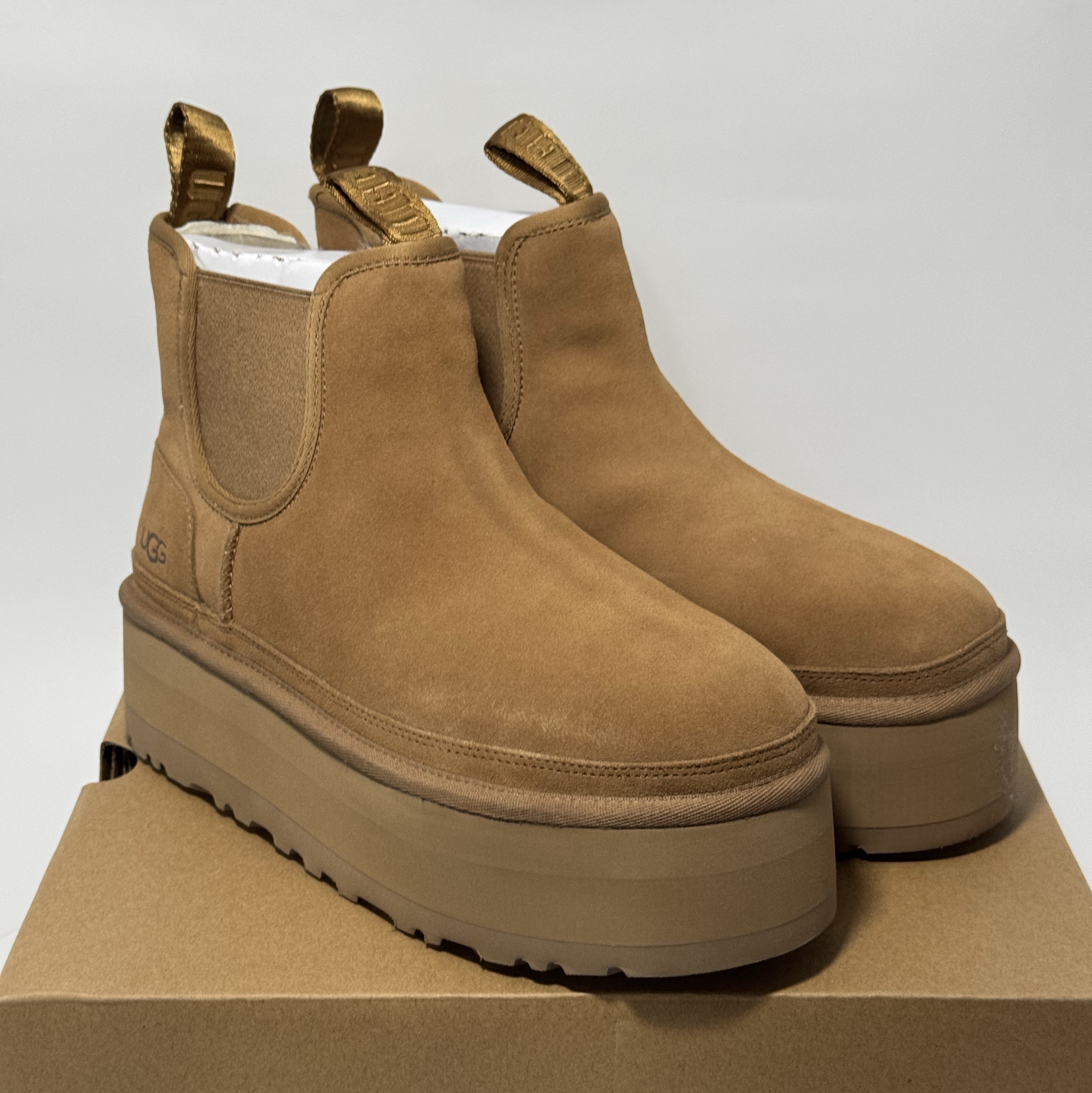 (W) UGG Neumel Platform Chelsea Boots Chestnut 착용 스타일 - 1