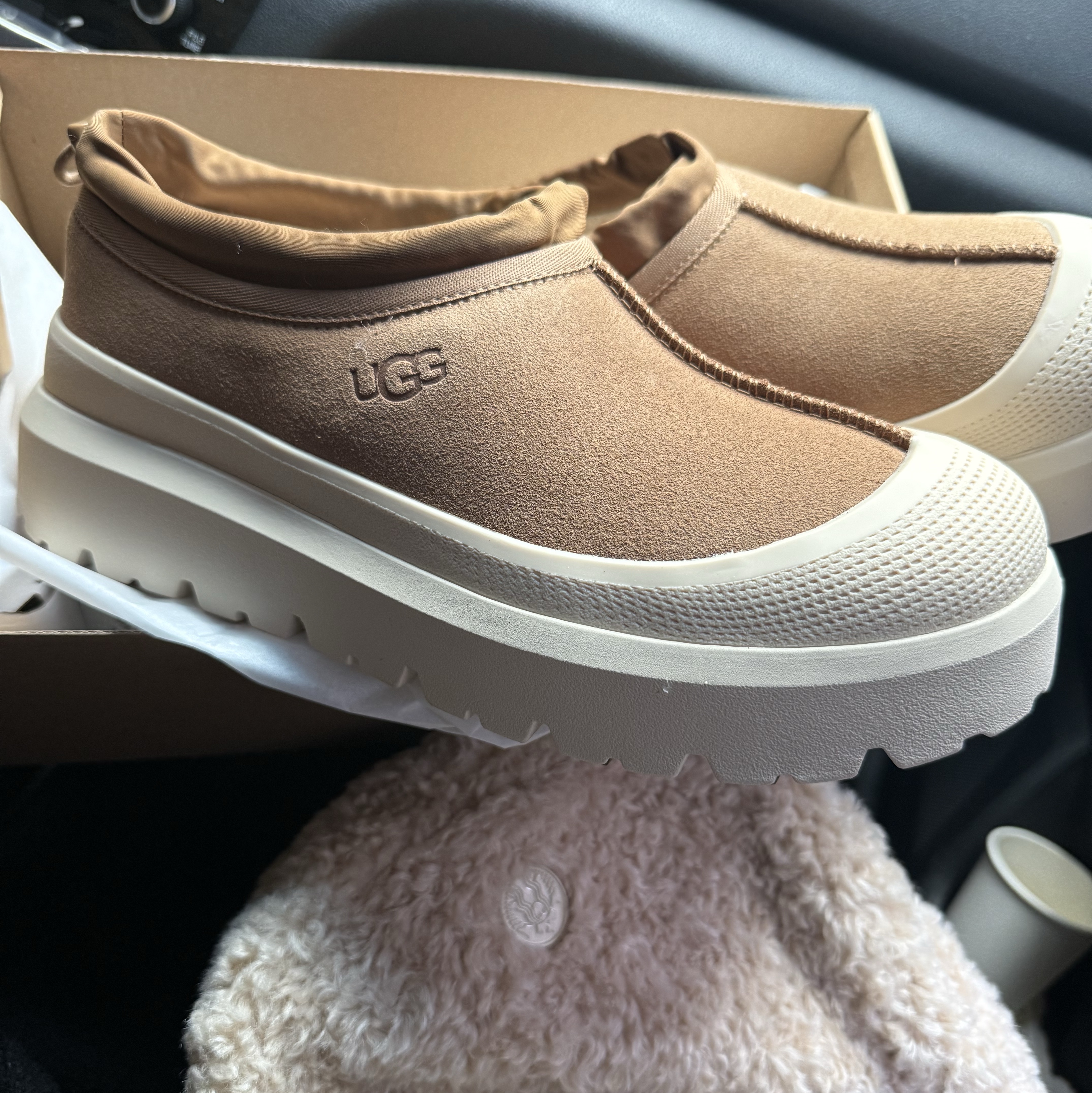 UGG Tasman Weather Hybrid Chestnut Whitecap 착용 스타일