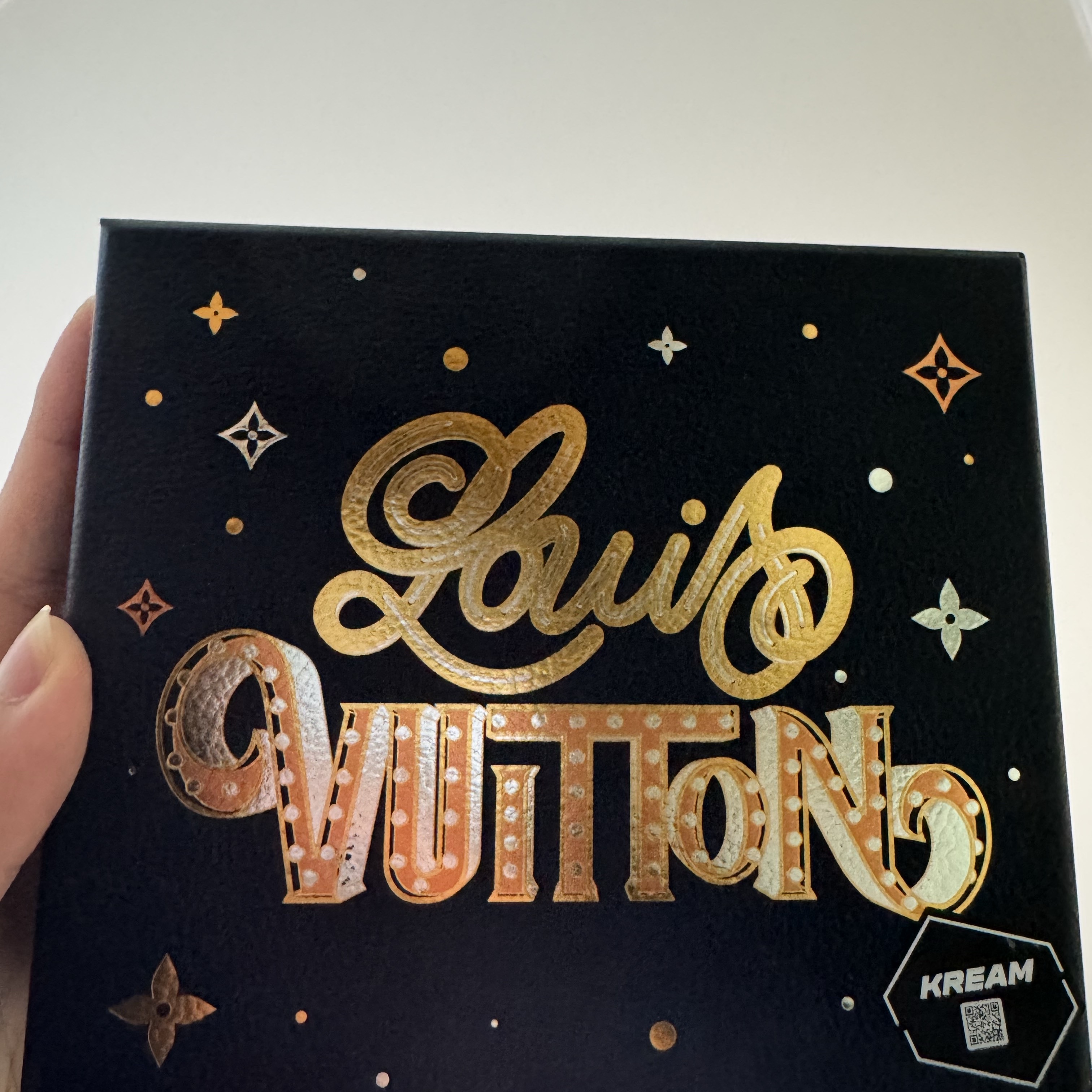 Louis Vuitton Double Card Holder Monogram Eclipse 착용 스타일