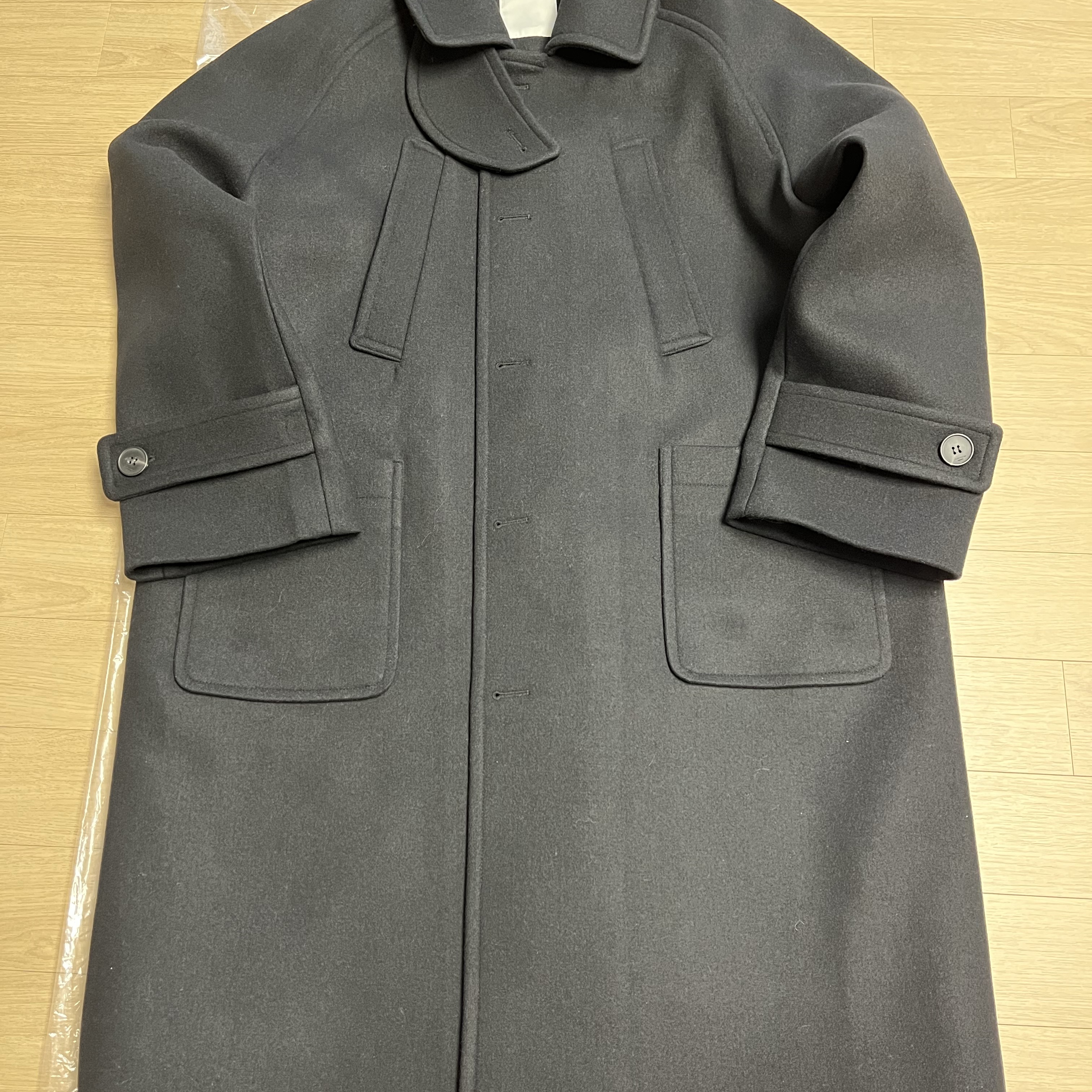 Undermycar Legion.02 Balmacaan Oversized Wool Coat Black 착용 스타일