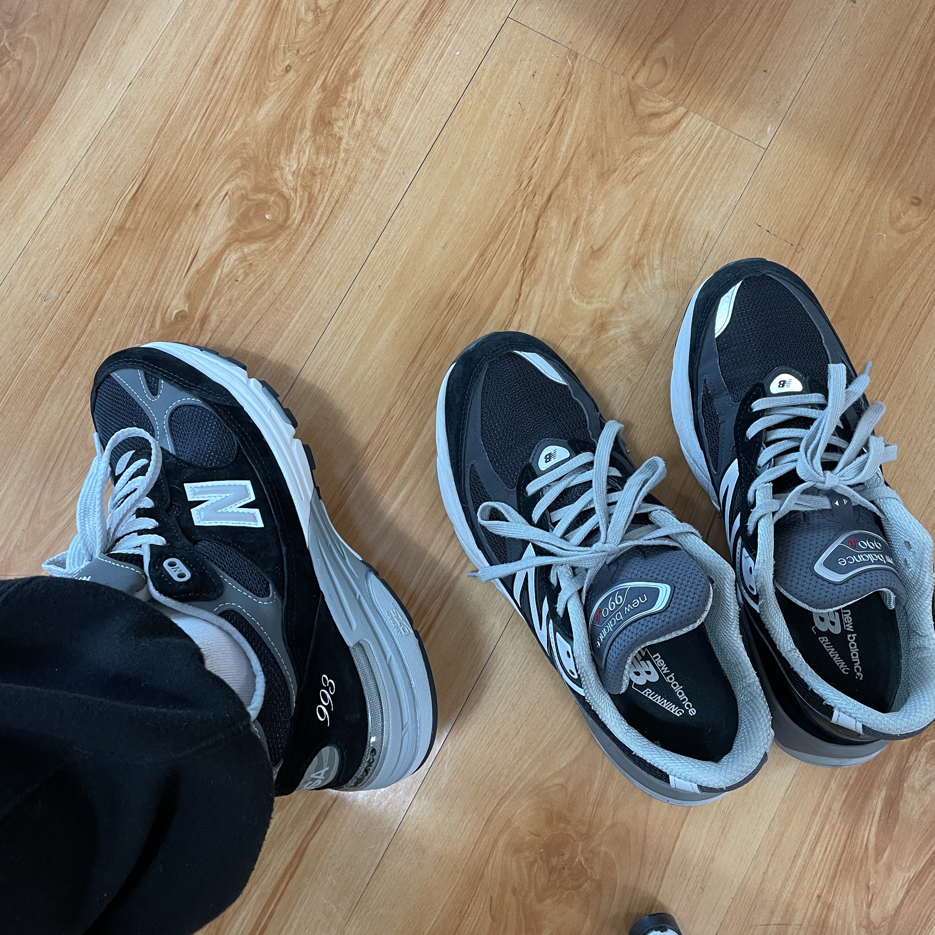 New Balance 993 Made in USA Black - D Standard, New Balance 990v6 Made in USA Black White 착용 스타일 - 1