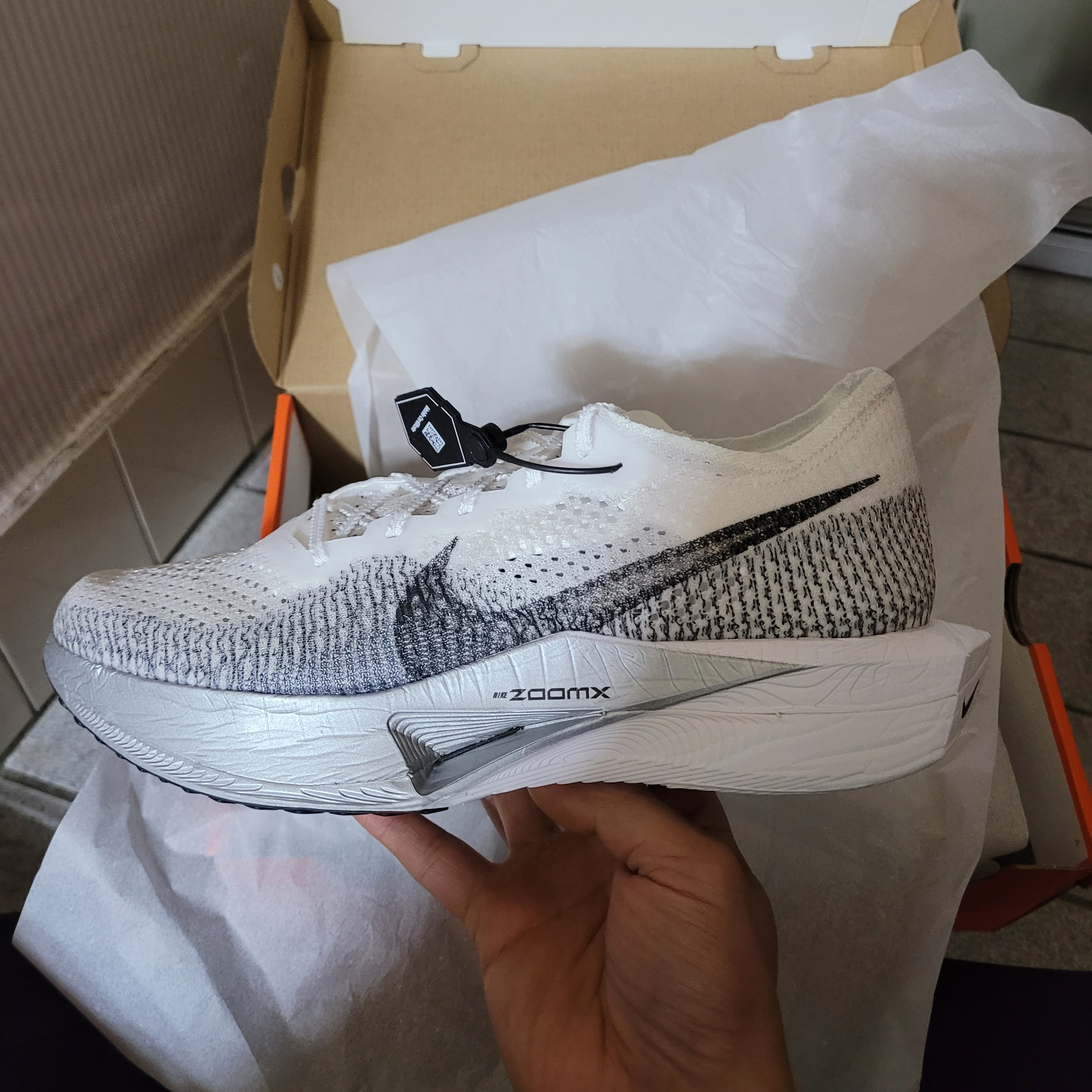 Nike ZoomX Vaporfly Next% 3 White Grey 착용 스타일 - 4