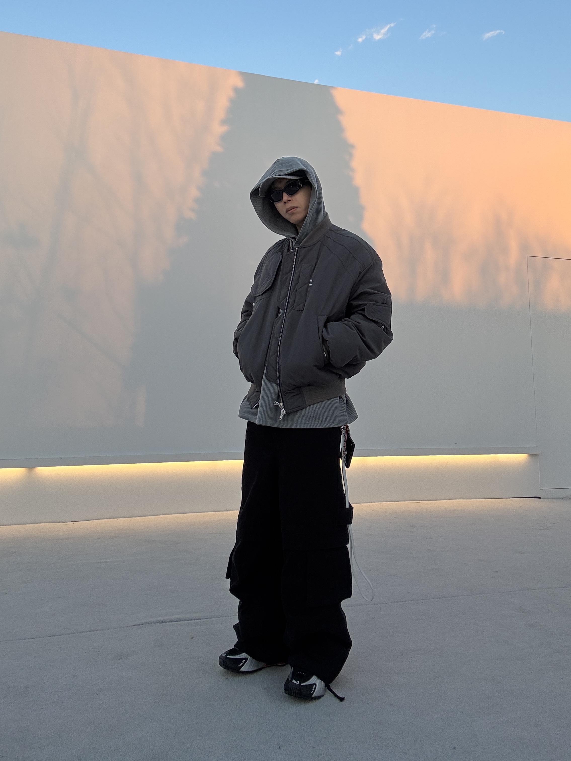 Undermycar Ababell Multi Flap Oversized Bomber Balsam Green - 22SS, Nike Shox R4 Black and Metallic Silver 착용 스타일 - 6