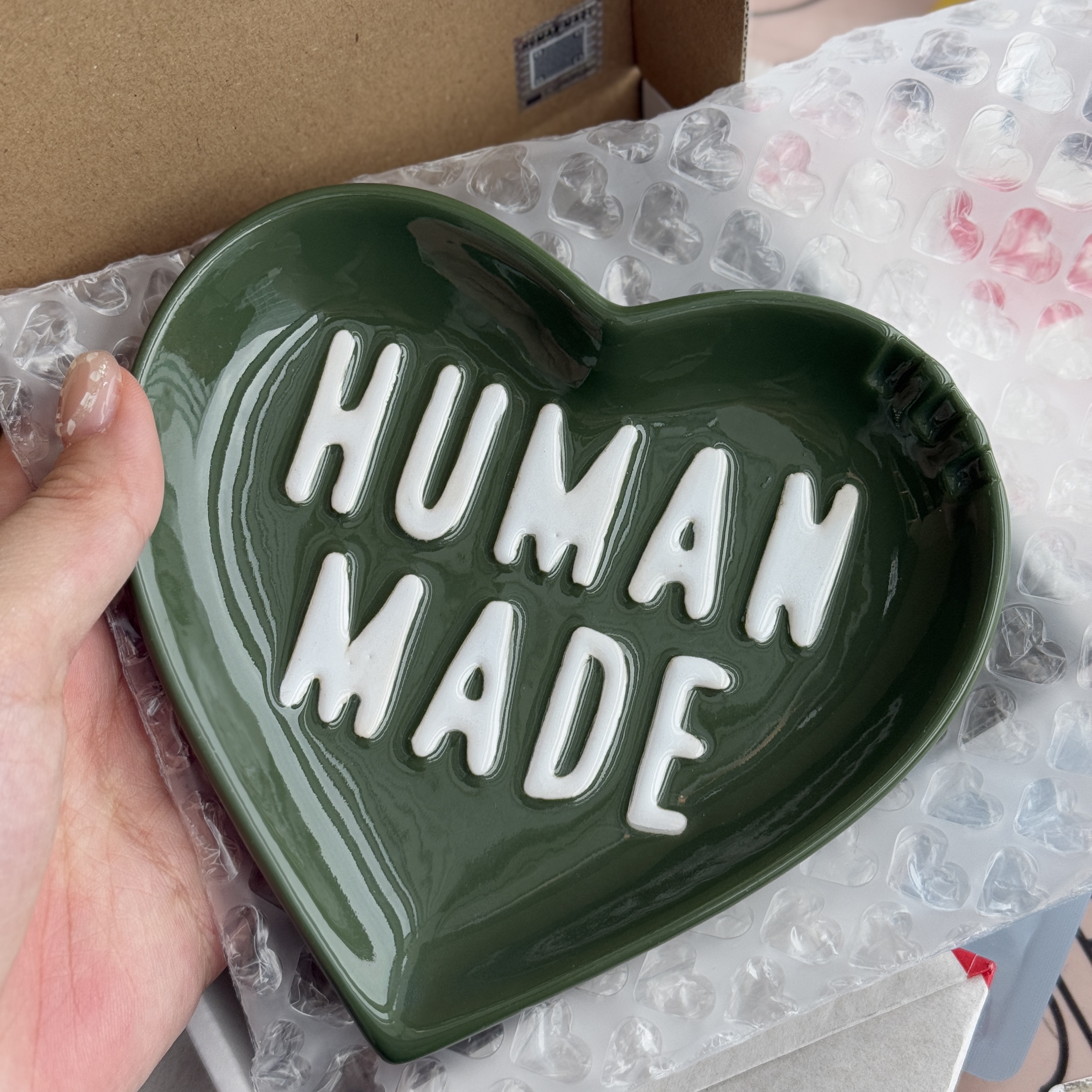 Human Made Heart Ceramics Tray Green 착용 스타일