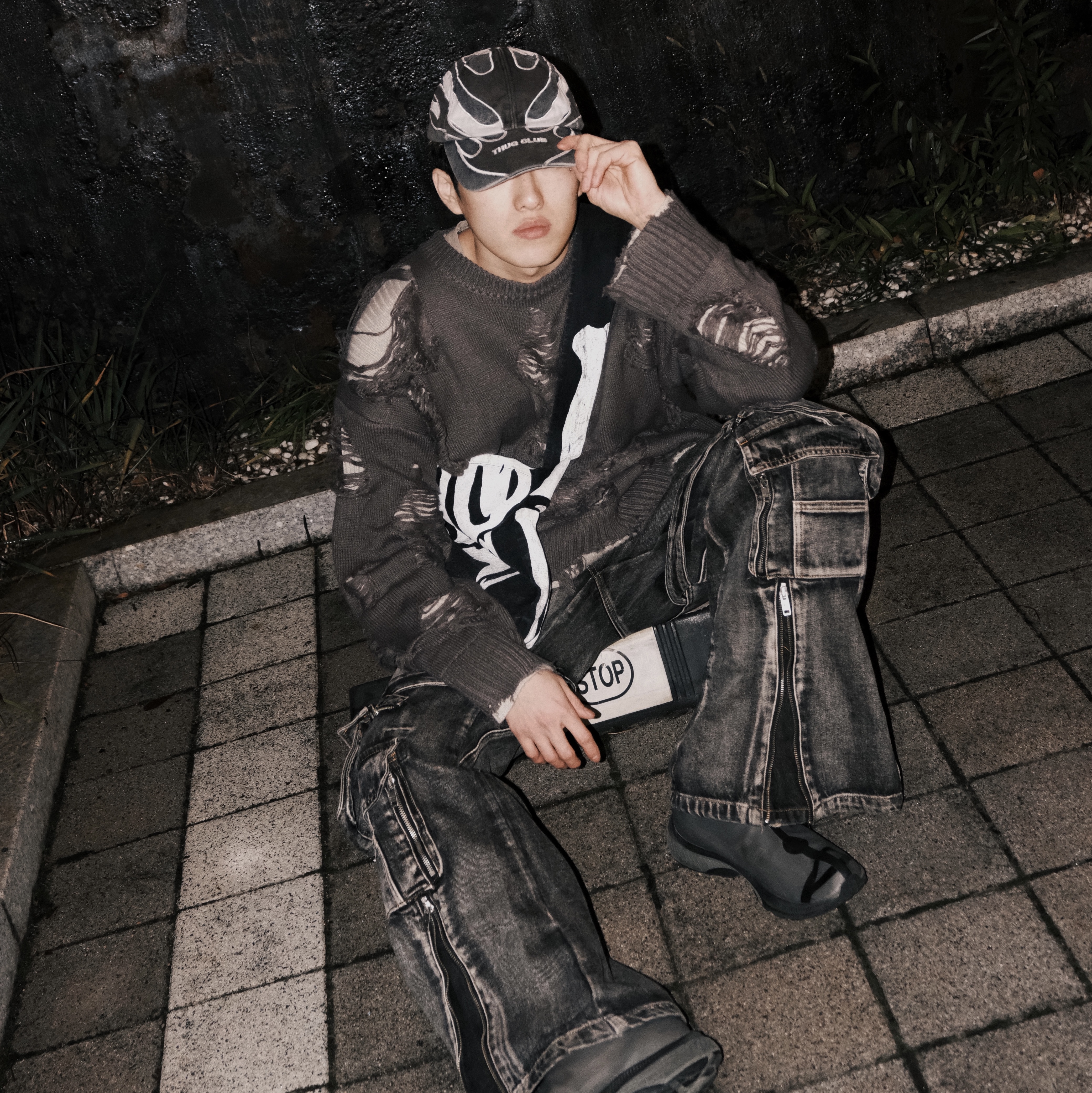 Kapital 14 oz. Denim Bone Print Book Bag Black, Asics x Vivienne Westwood Gel-Kayano 27 LTX Black 착용 스타일 - 3