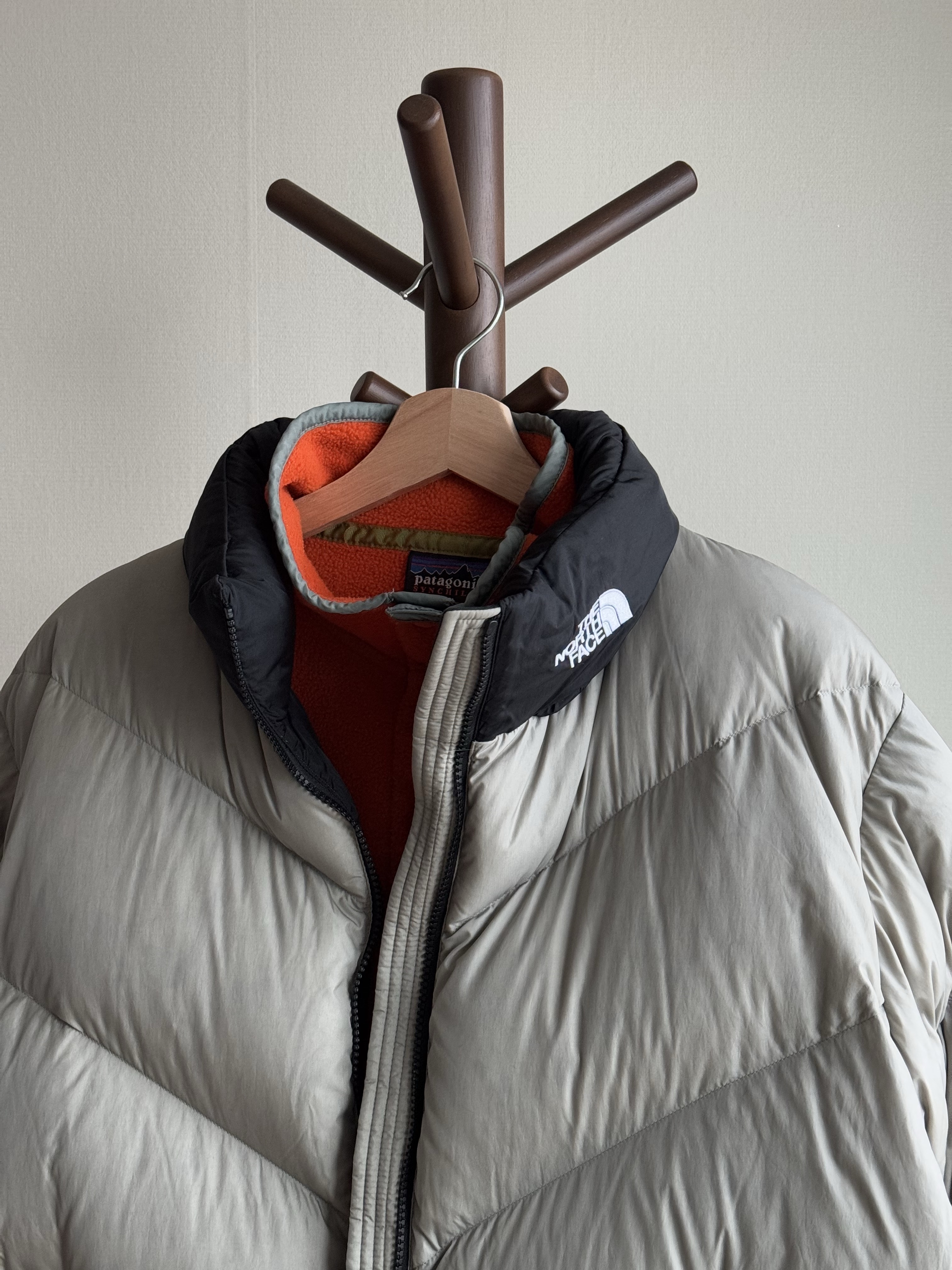 The North Face Ascent Jacket Clay Grey, Clarks Wallabee Gore-Tex Black Suede 착용 스타일 - 6