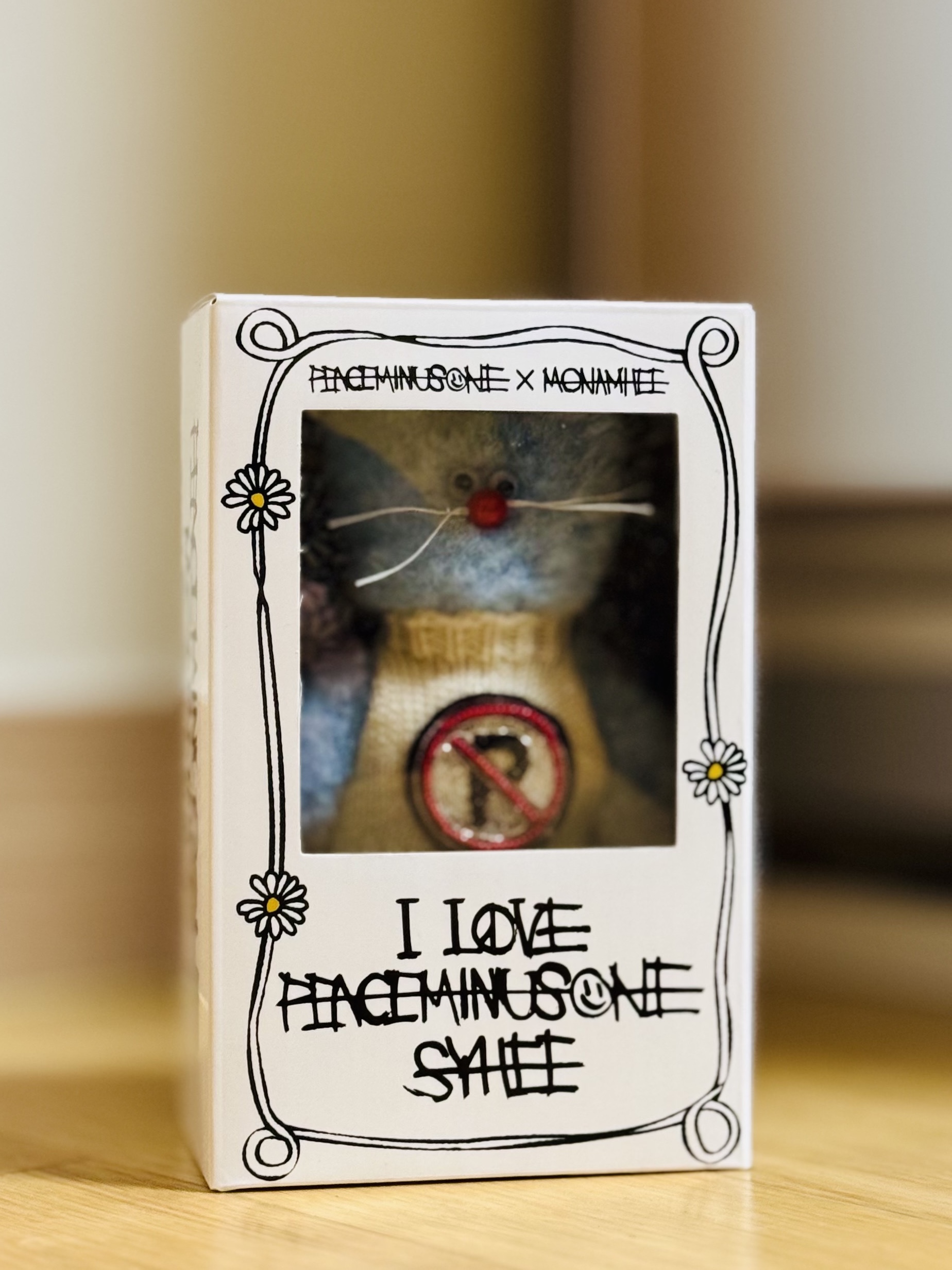 Monamhee x Peaceminusone Syhee Plush Keyring 착용 스타일