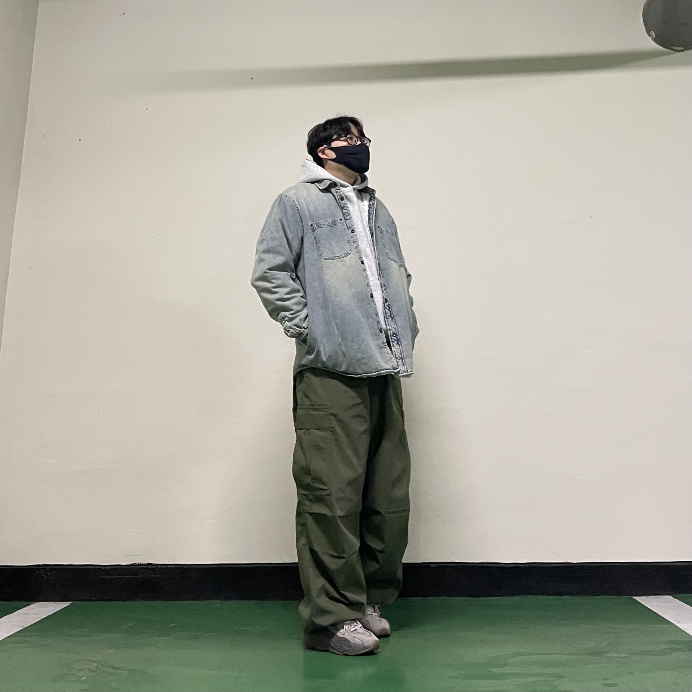 Supreme Faux Shearling Lined Work Shirt Washed Indigo Denim - 24FW, Adidas Yeezy Boost 700 V2 Tephra 2023 착용 스타일 - 2