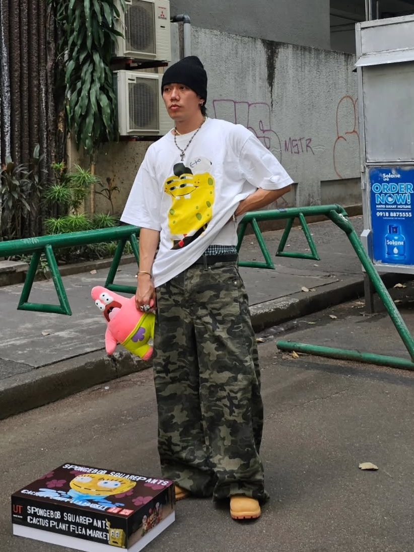 Uniqlo UT x CPFM x SpongeBob Graphic T-Shirt D Black - KR, Uniqlo UT x CPFM x SpongeBob Graphic T-Shirt C White - KR 착용 스타일 - 4