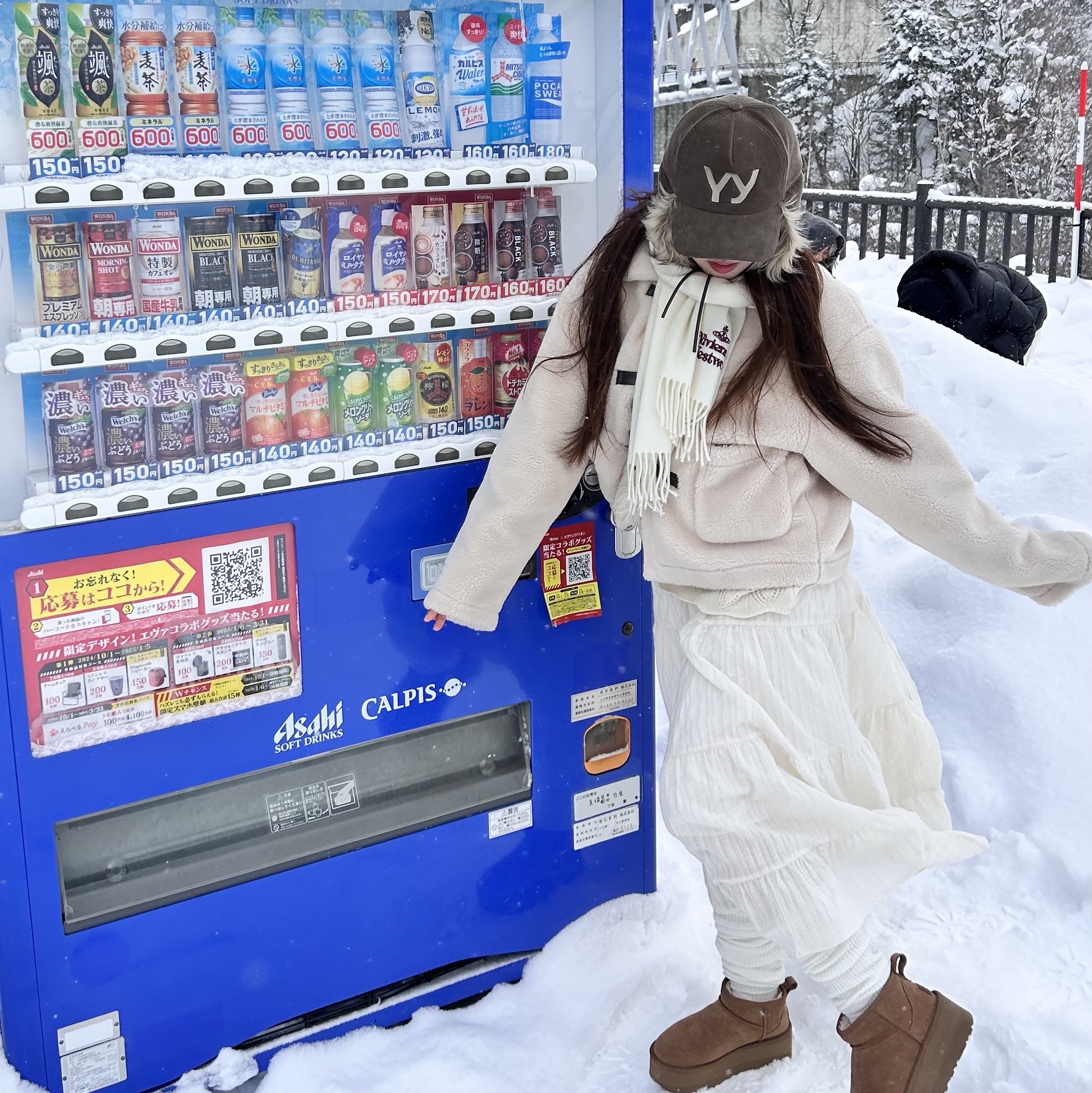 Open Yy Faux Fur Corduroy Earflap Cap Khaki, Vivienne Westwood Embroidered Logo Muffler White Wine 착용 스타일 - 1