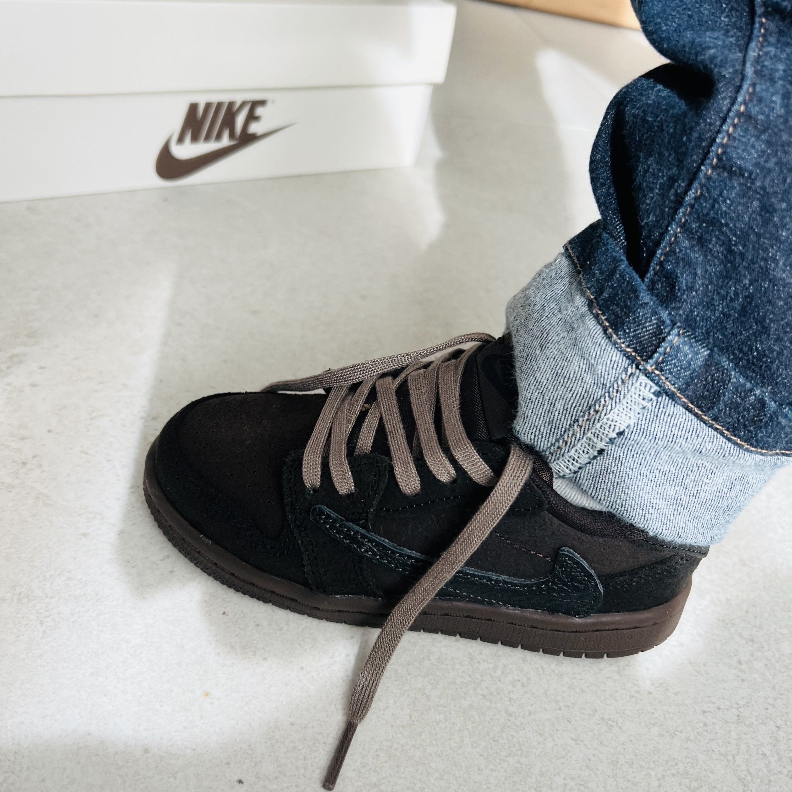 (TD) Jordan 1 x Travis Scott Retro Low OG SP Velvet Brown and Dark Mocha, (Kids) Burberry Vintage Check Icon Stripe Ball Cap Archive Beige 착용 스타일 - 3