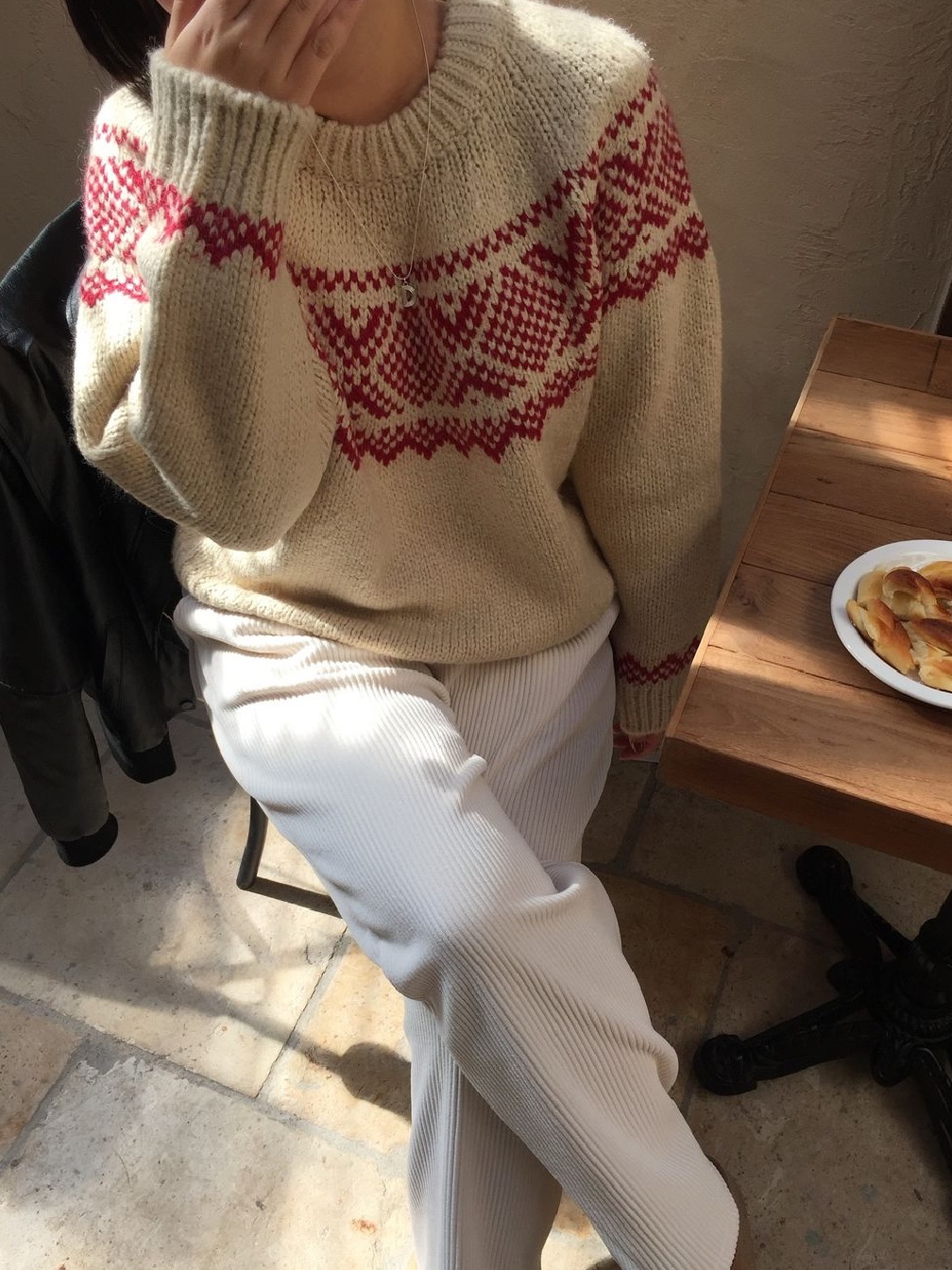 Siyazu SIKN2103 Loose Fit Alpaca Nordic Sweater Red 착용 스타일 - 2