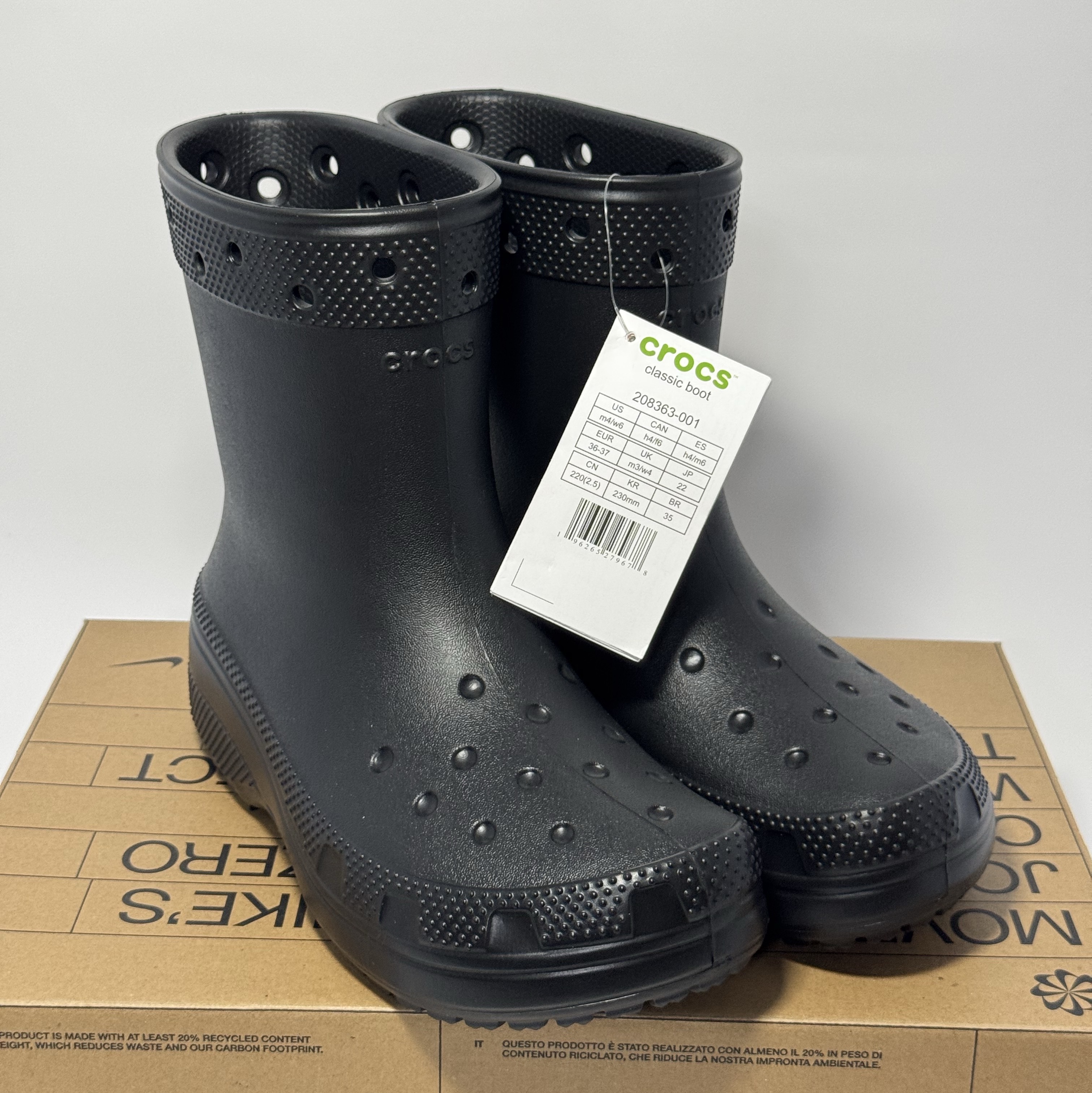 Crocs Classic Rain Boots Black 착용 스타일 - 1