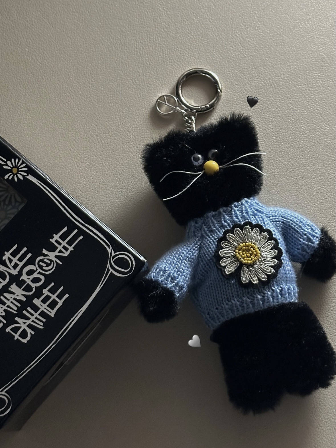 Monamhee x Peaceminusone Daihee Plush Keyring 착용 스타일