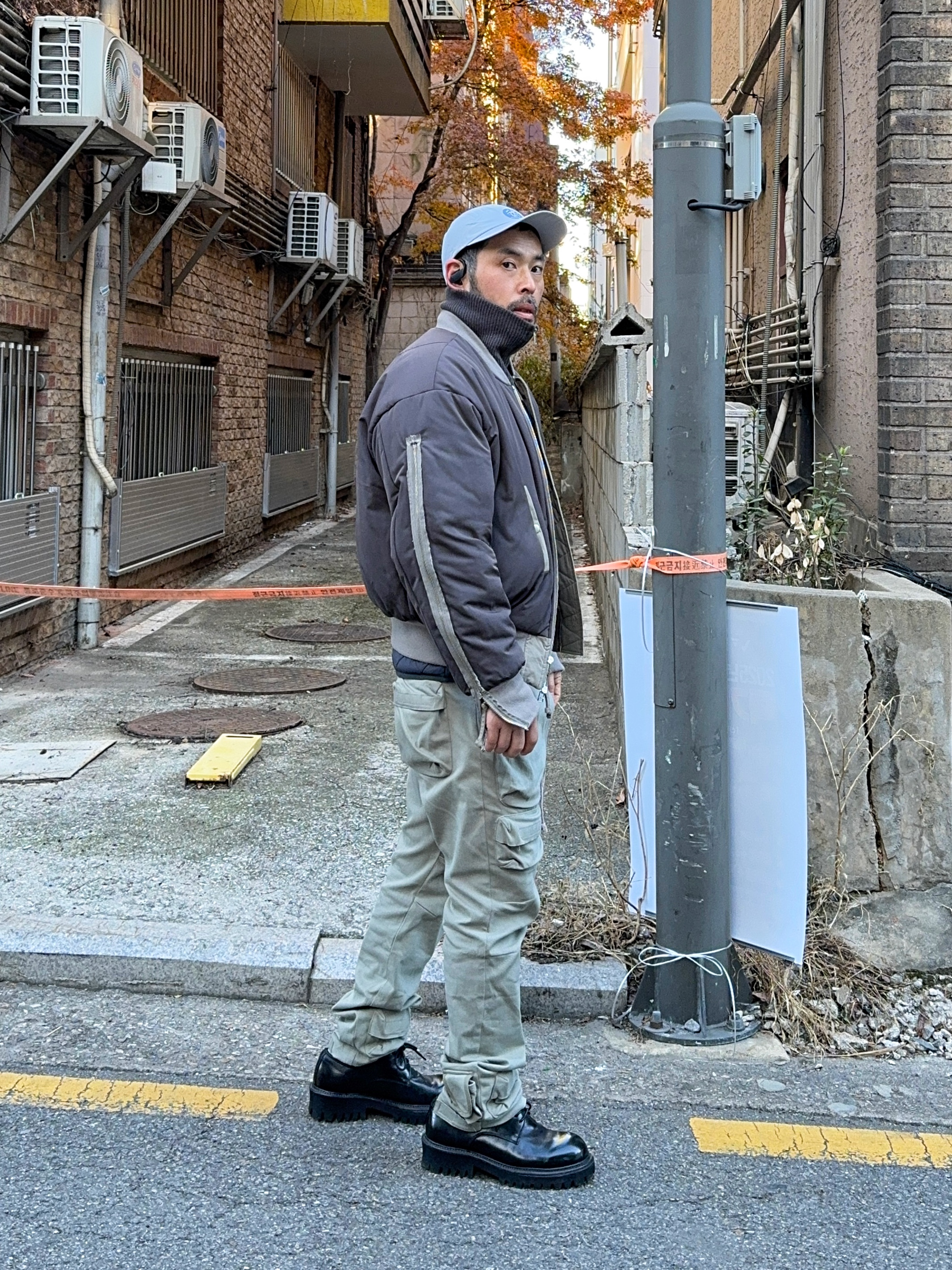 Grailz Multi Zipper Bomber Jacket Taupe, Grailz Flight Pocket Pants Ash Olive 착용 스타일 - 5