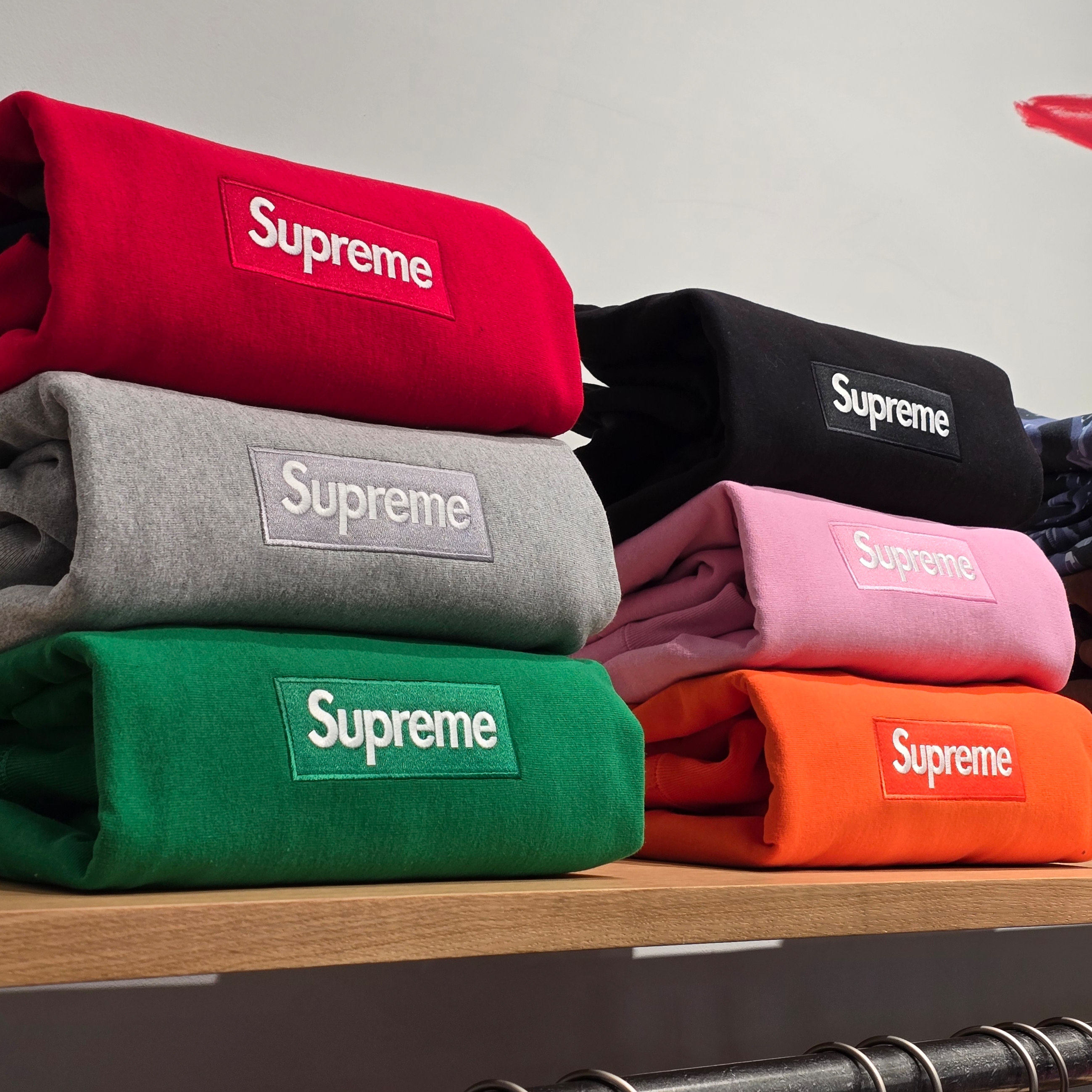 Supreme Box Logo Hooded Sweatshirt Multicolor - 24FW, Supreme Box Logo Hooded Sweatshirt Dusty Pink - 24FW 착용 스타일