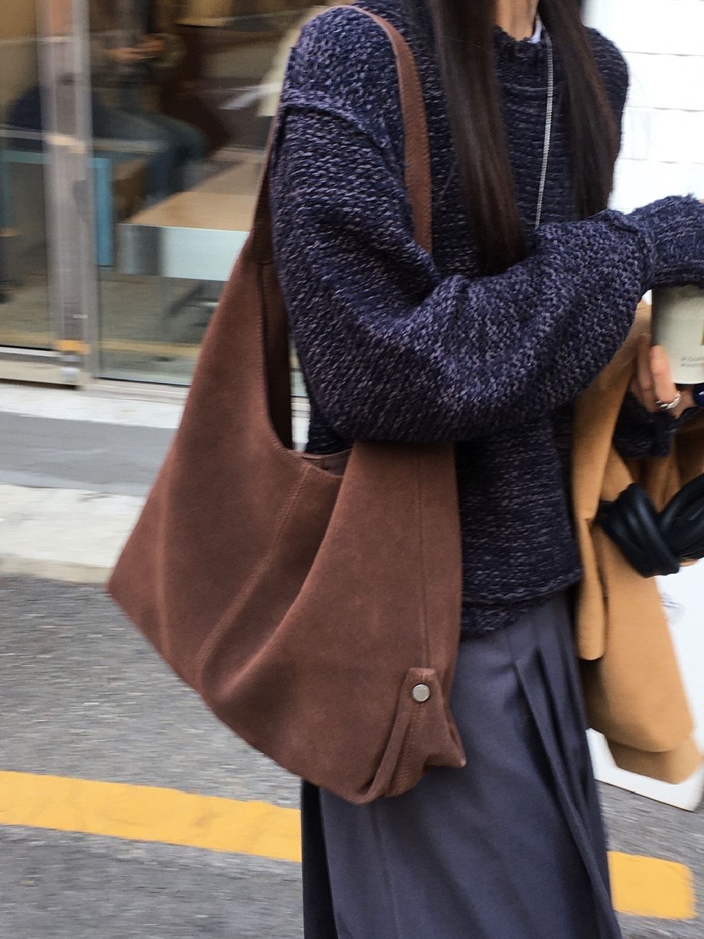 Siyazu SIAC3053 Flow Bag Brown 착용 스타일 - 1