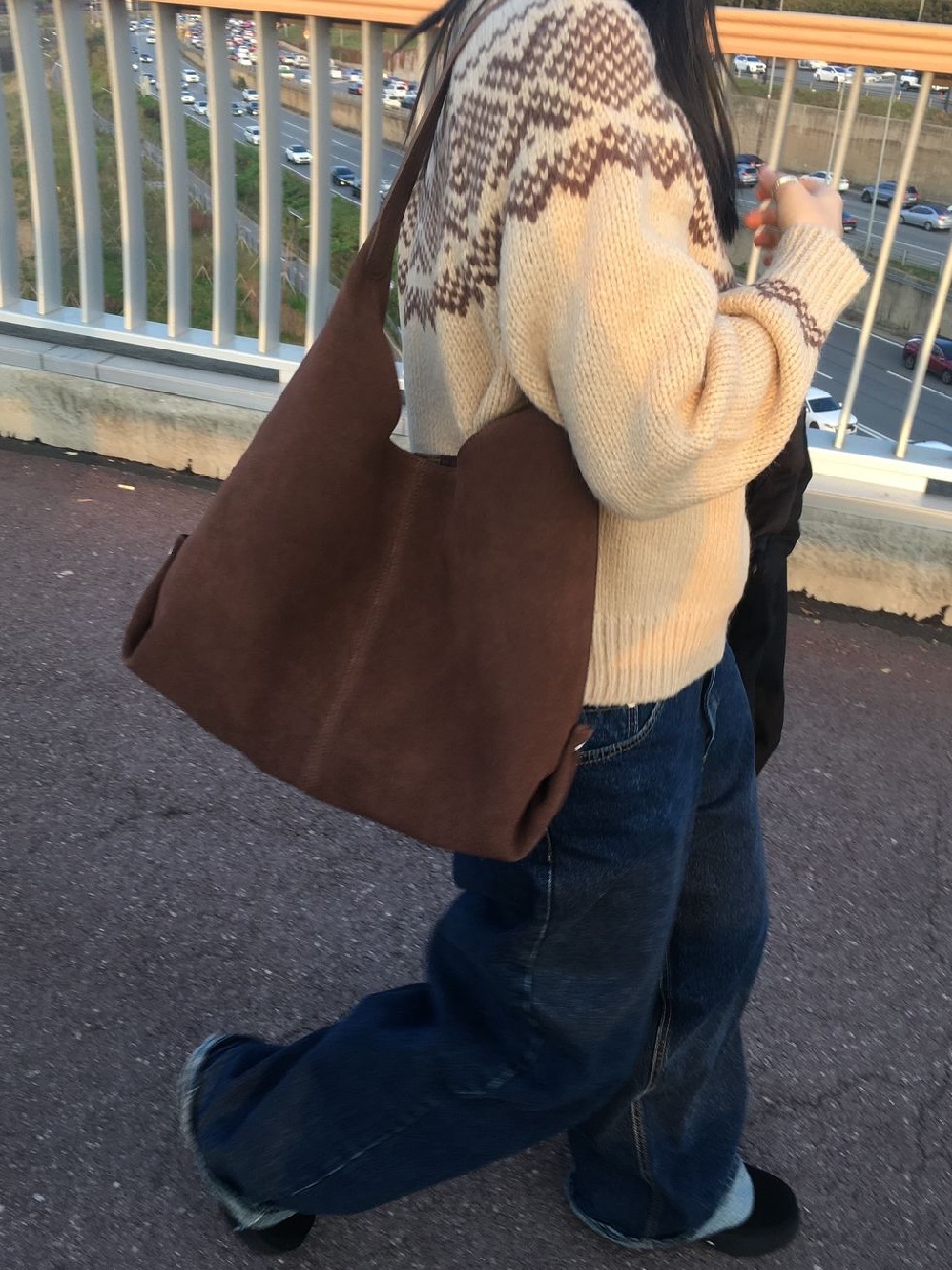 Siyazu SIAC3053 Flow Bag Brown 착용 스타일 - 1