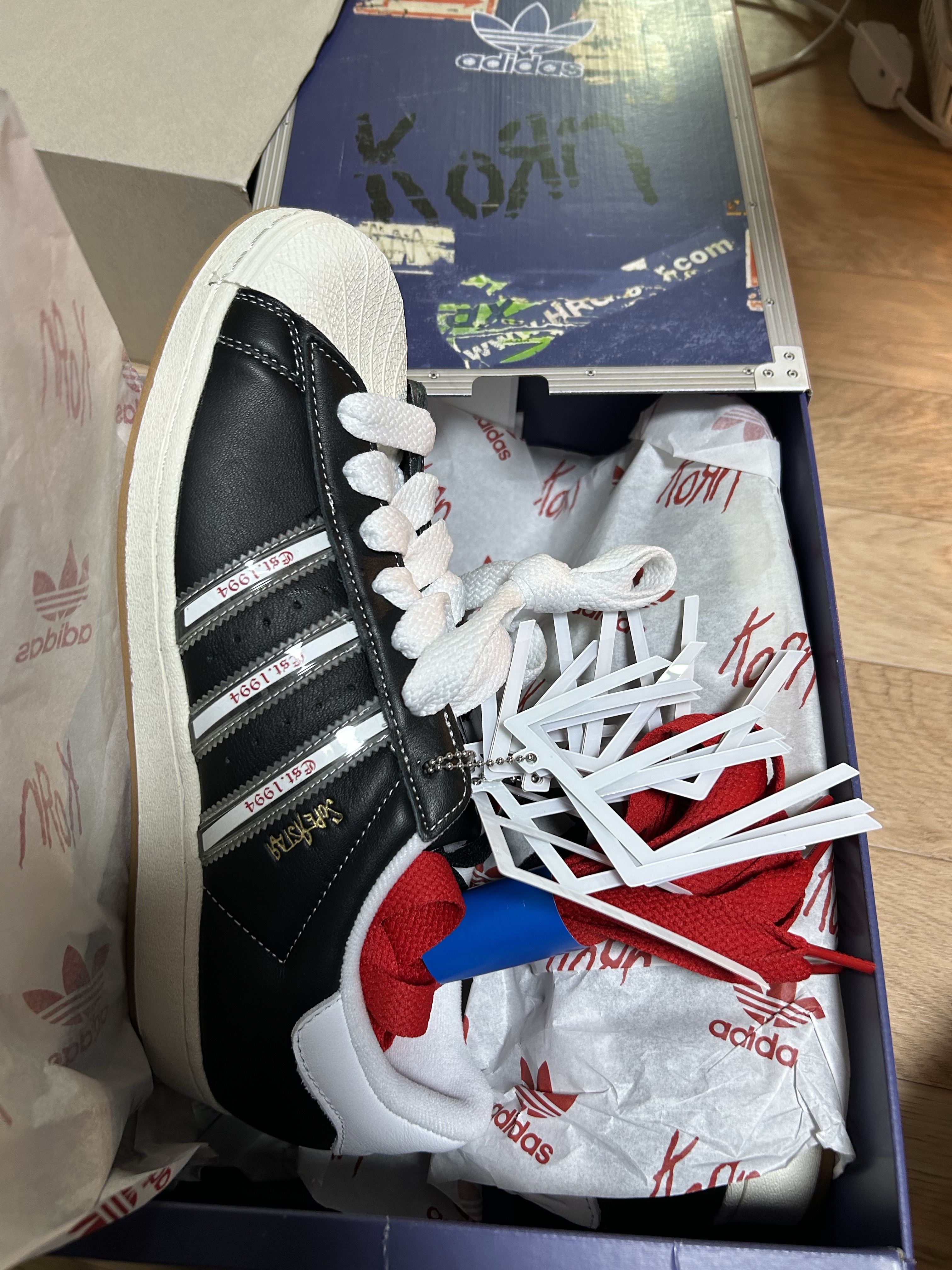 Adidas x KoRn Superstar 30th Anniversary Core Black Translucent 착용 스타일