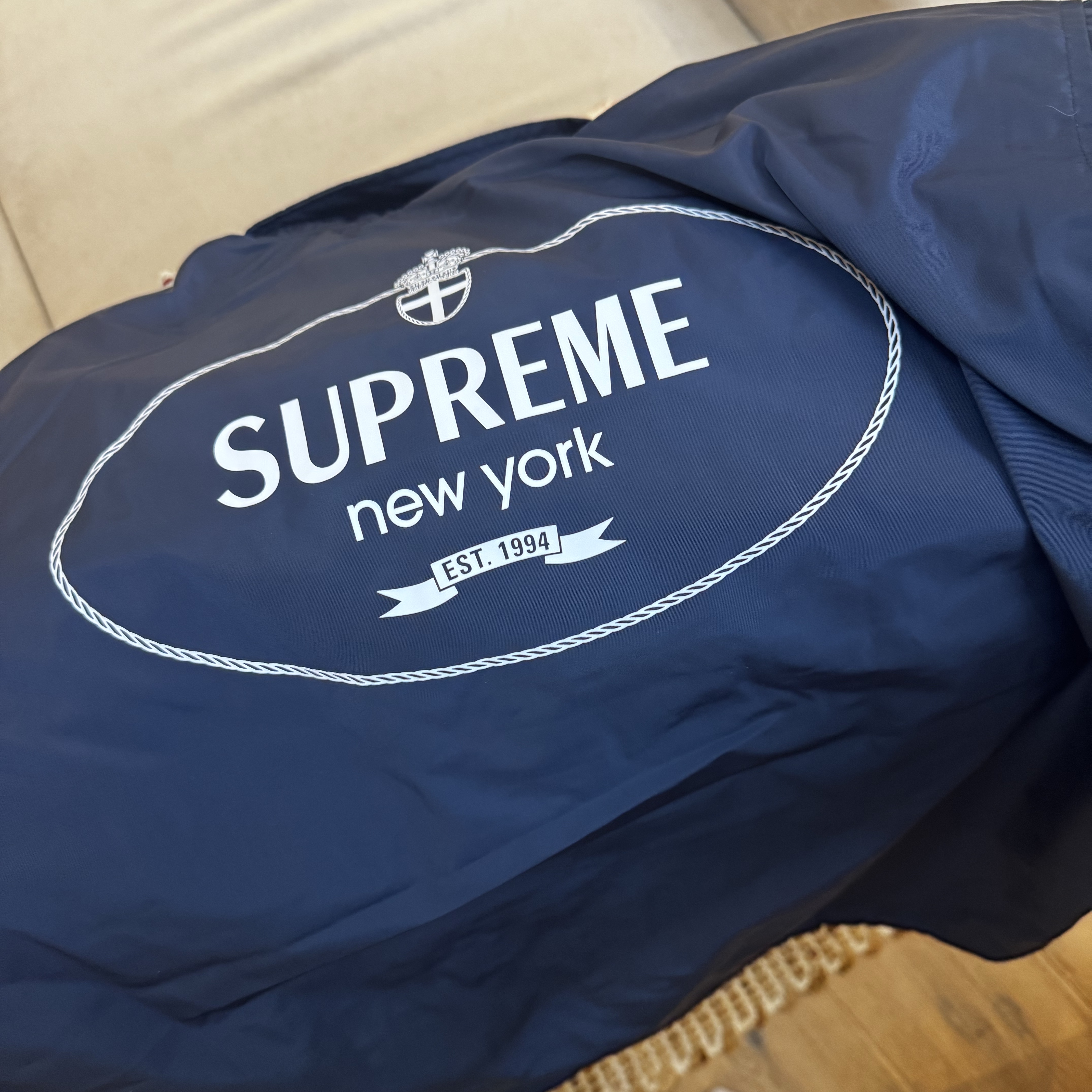Supreme Crest Coaches Jacket Navy - 24FW 착용 스타일 - 3