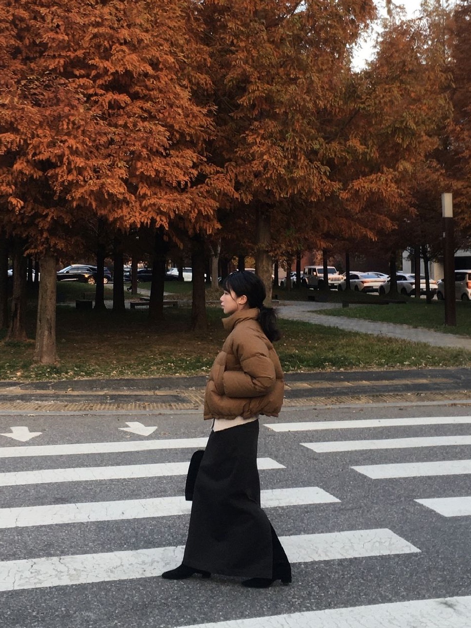 Siyazu SIOT4010 Duckdown Crop PD Khaki Brown 착용 스타일 - 4