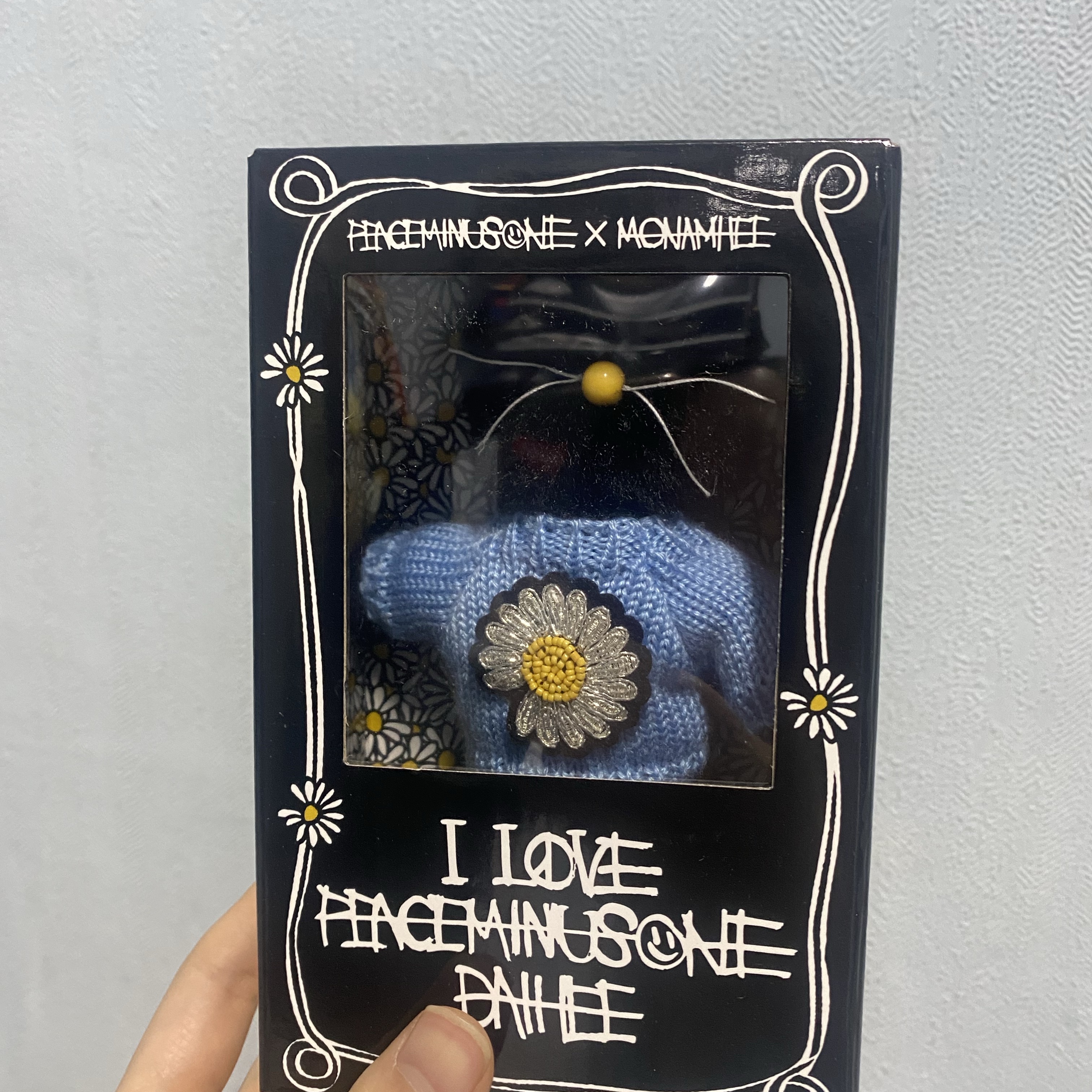 Monamhee x Peaceminusone Daihee Plush Keyring 착용 스타일