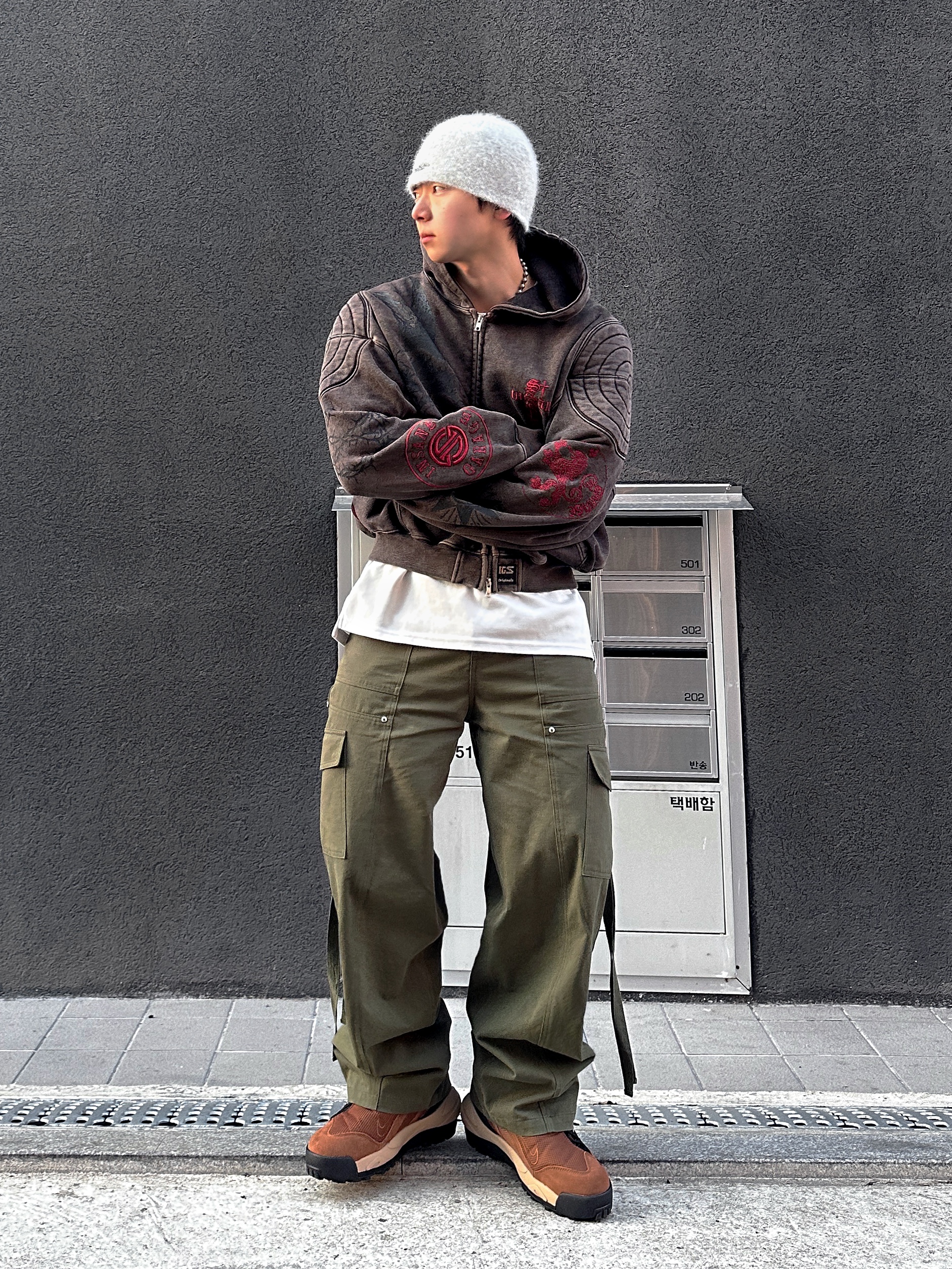 PHOS333 Straight Strap Pocket Pants, Nike x Sacai Magmascape SP Pecan 착용 스타일 - 1
