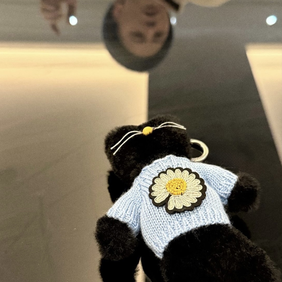Monamhee x Peaceminusone Daihee Plush Keyring, Monamhee x Peaceminusone Syhee Plush Keyring 착용 스타일 - 3