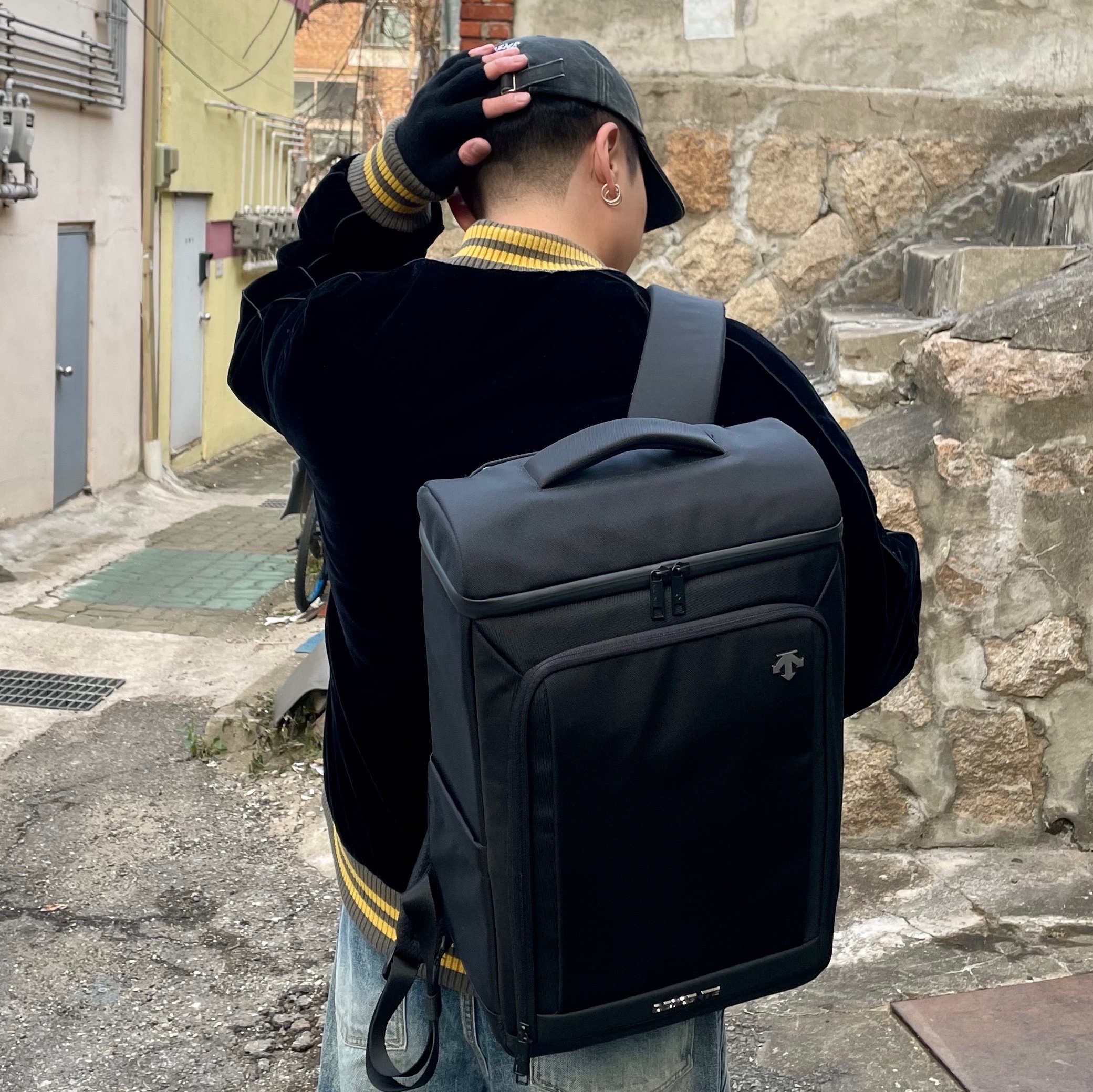 Supreme Pigment Canvas S Logo 6-Panel Black - 23SS, Louis Vuitton Key Pouch Monogram 착용 스타일 - 2