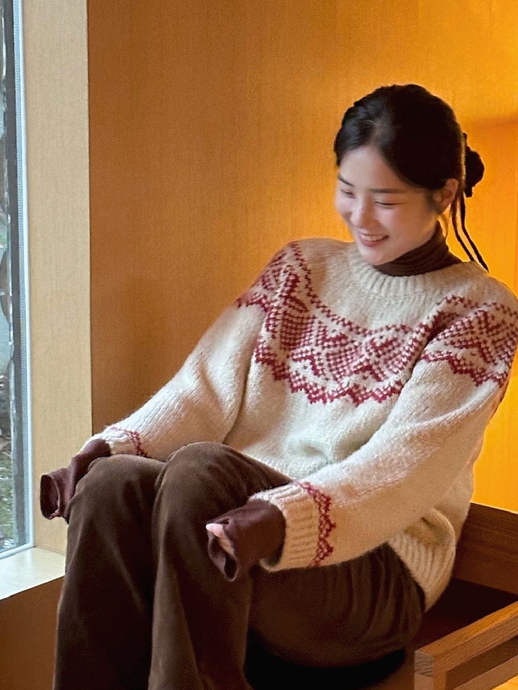 Siyazu SIKN2103 Loose Fit Alpaca Nordic Sweater Red 착용 스타일 - 2
