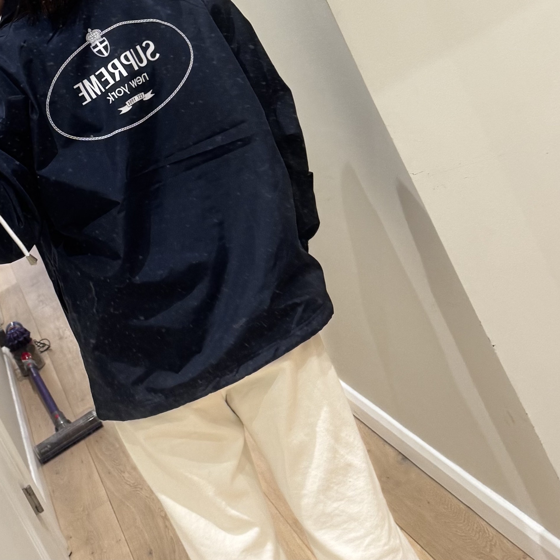 Supreme Crest Coaches Jacket Navy - 24FW 착용 스타일 - 1