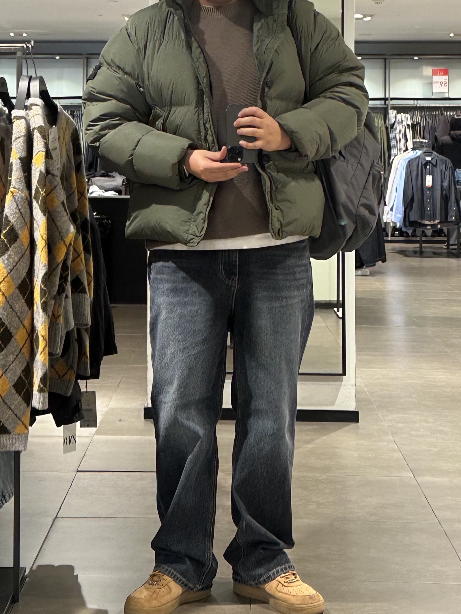 Stone Island 40123 Garment Dyed Crinkle Reps R-NY Down Jacket Musk Green - 24FW, Nike x Supreme Air Force 1 Low Flax 착용 스타일