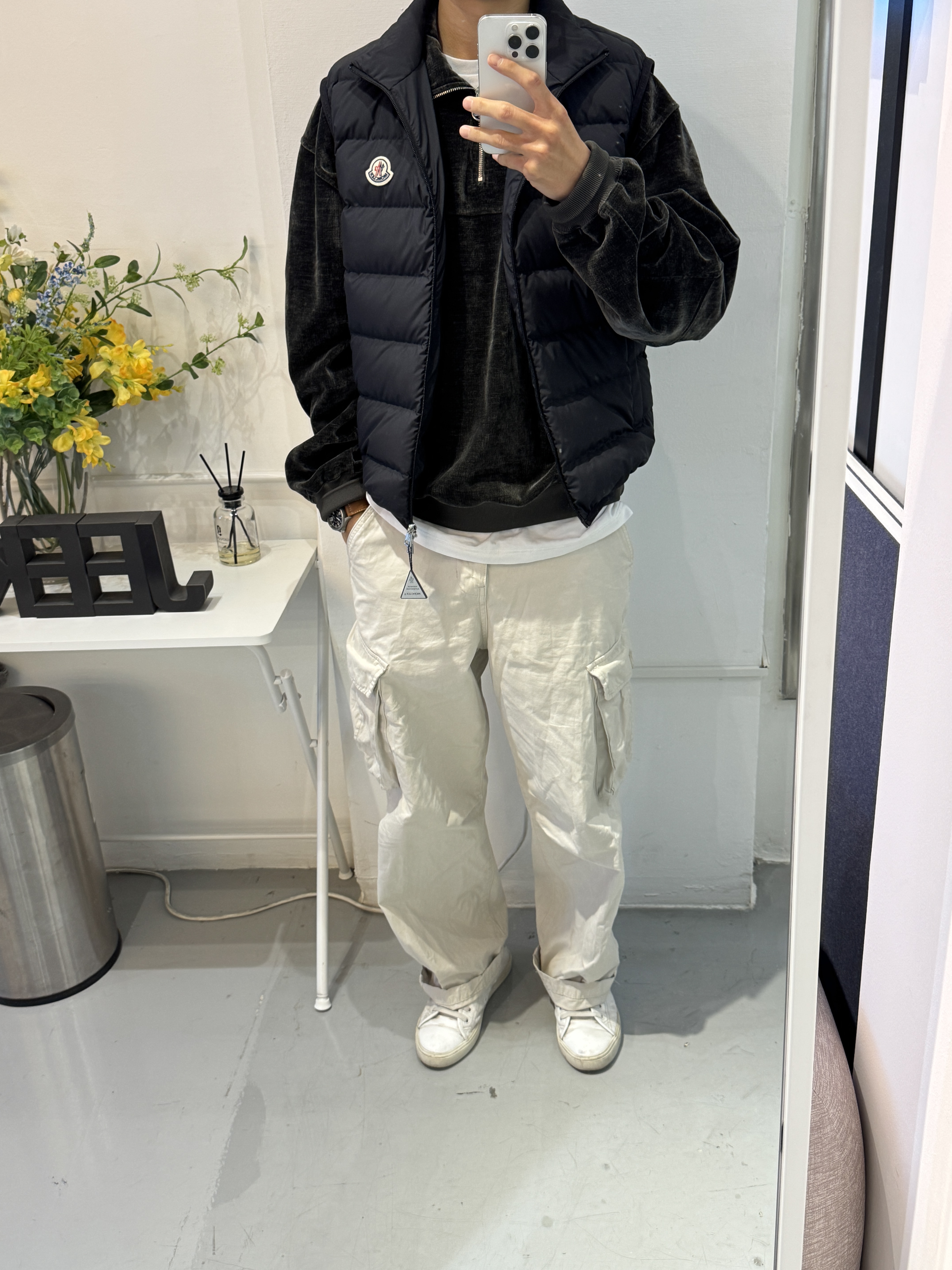 Saint Laurent Malibu Sneakers in Smooth Leather Optic White 착용 스타일 - 1