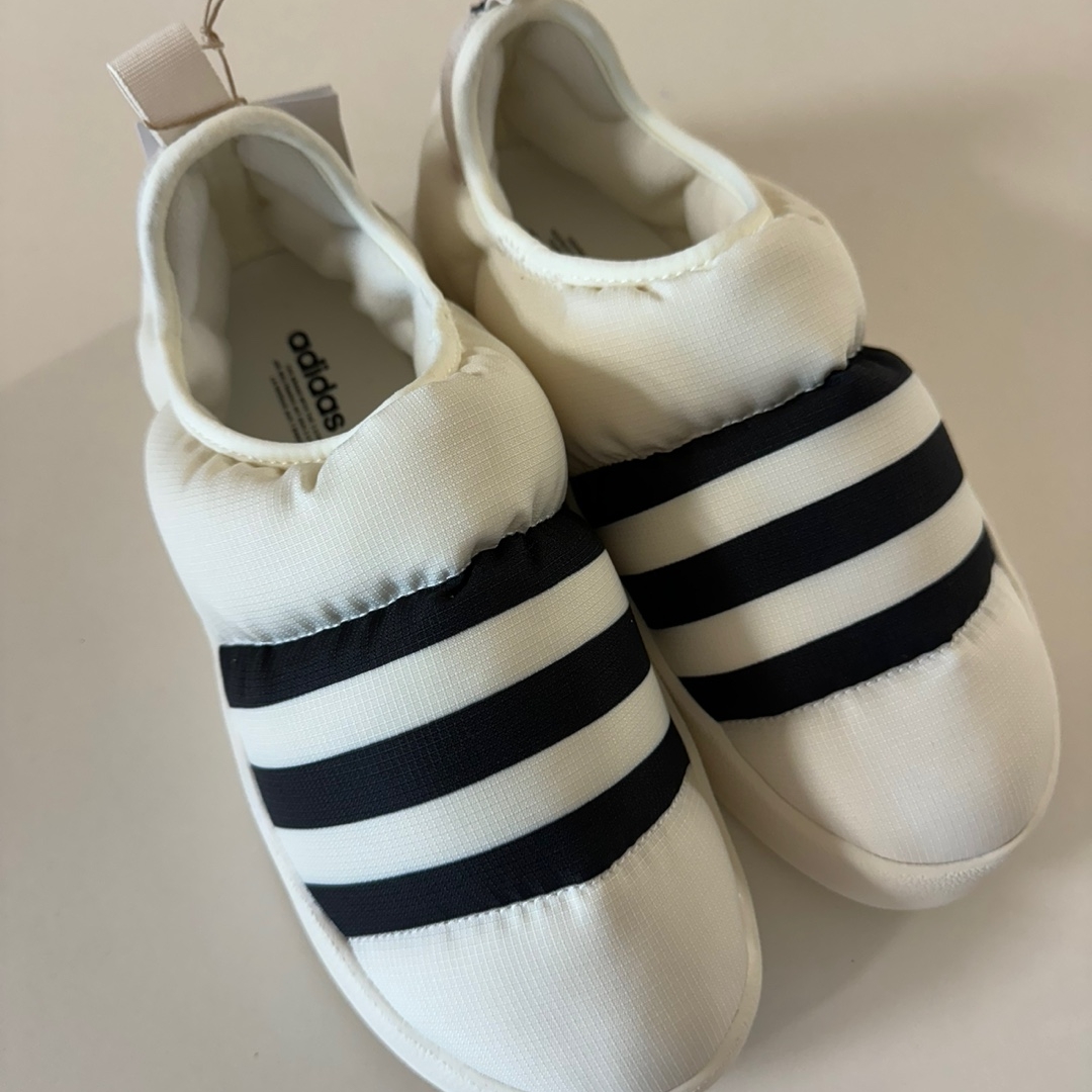 Adidas Puffylette Off White 착용 스타일
