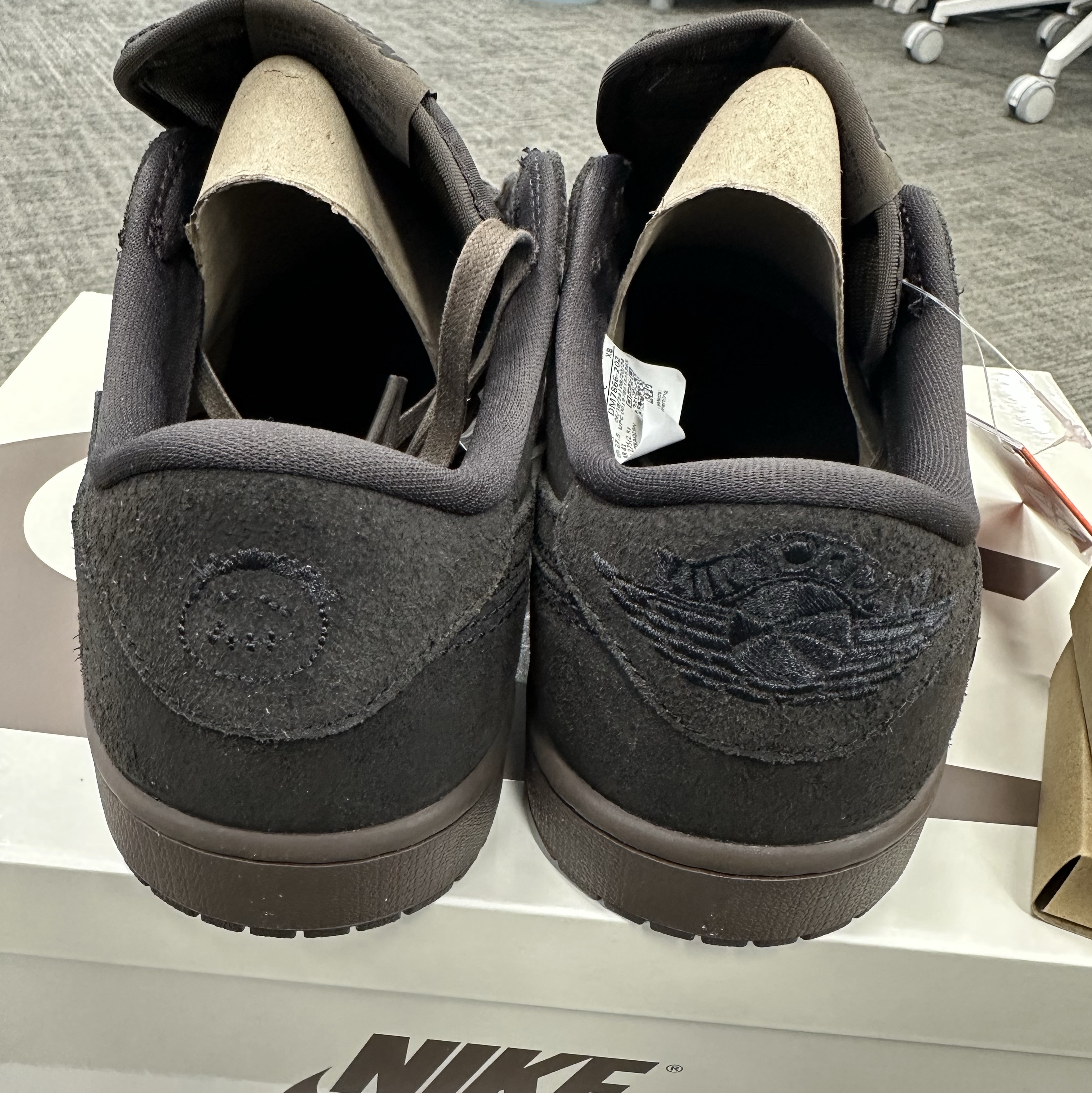 Jordan 1 x Travis Scott Retro Low OG SP Velvet Brown and Dark Mocha 착용 스타일 - 3