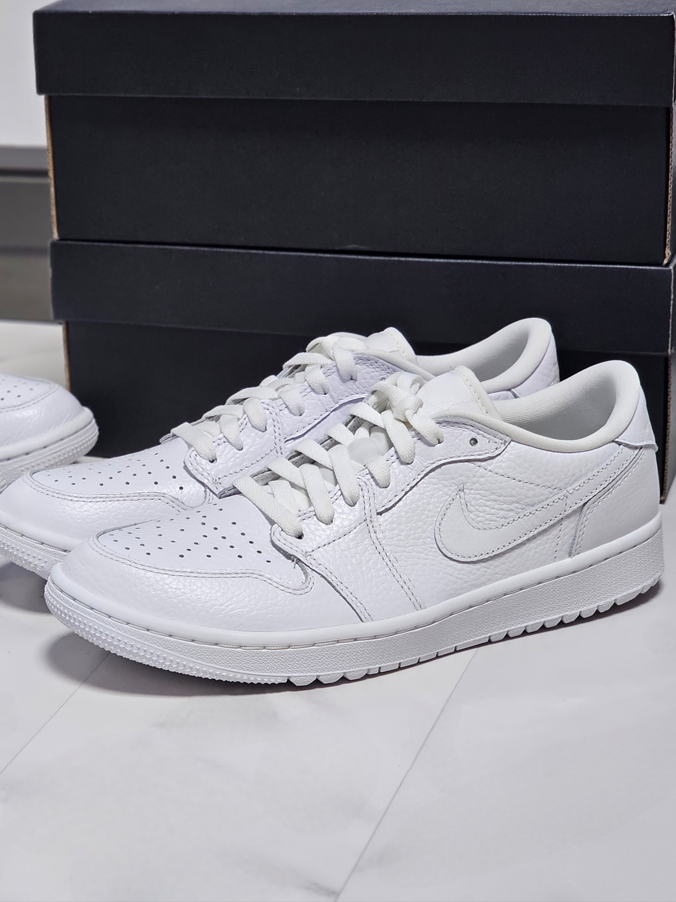 Jordan 1 Low Golf Triple White 착용 스타일 - 5