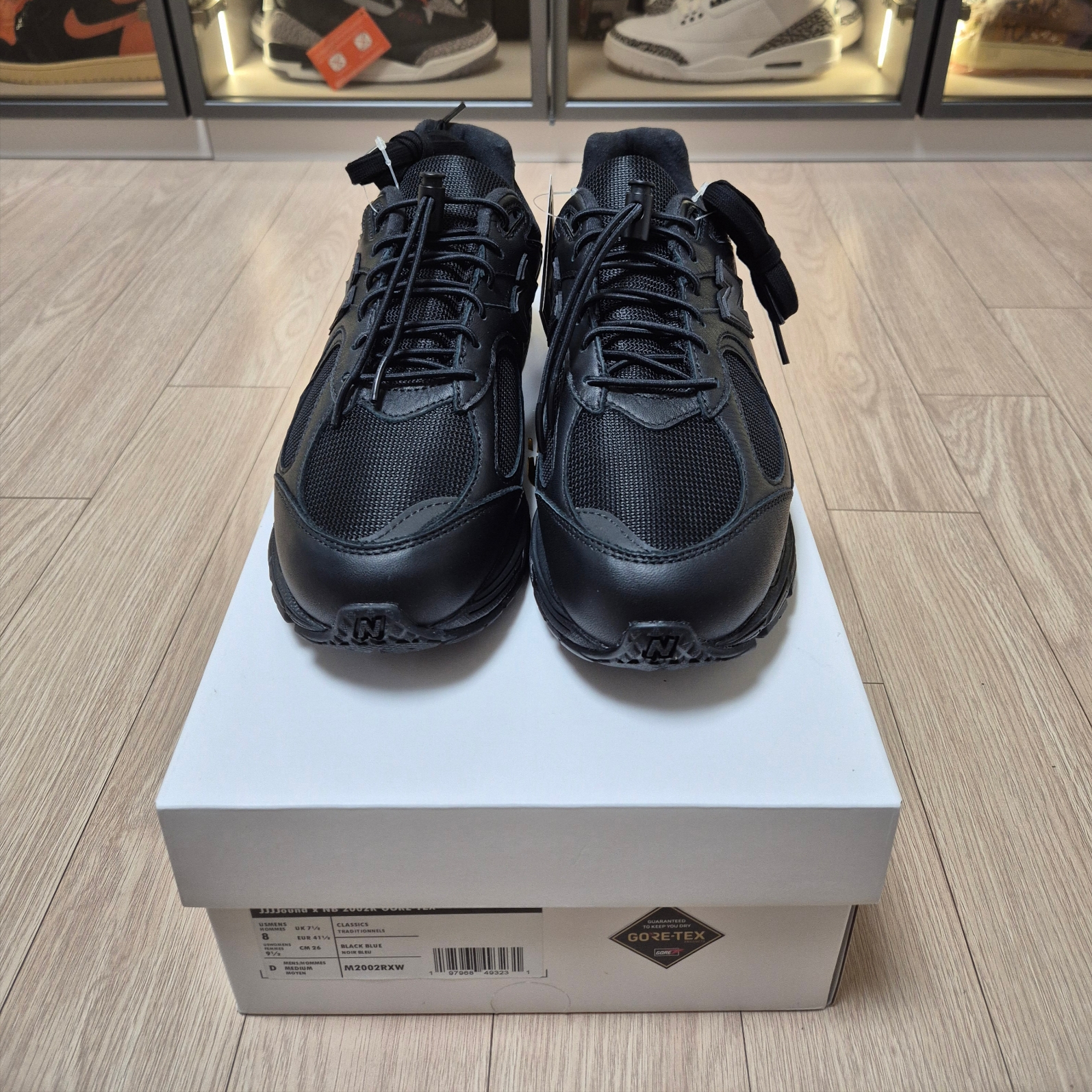 New Balance x JJJJound 2002R Leather Gore-Tex Black Storm 착용 스타일 - 4