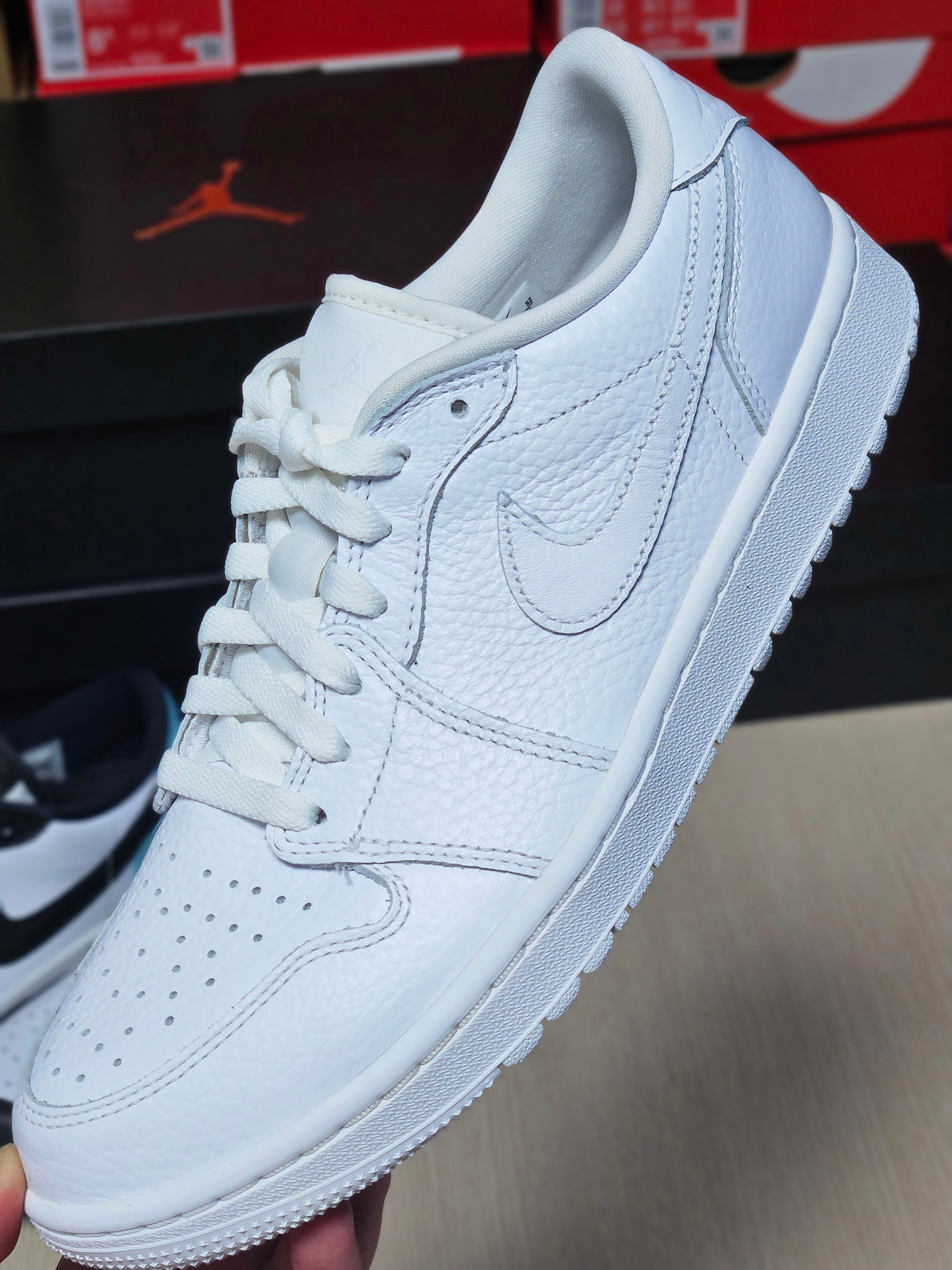 Jordan 1 Low Golf Triple White 착용 스타일 - 2
