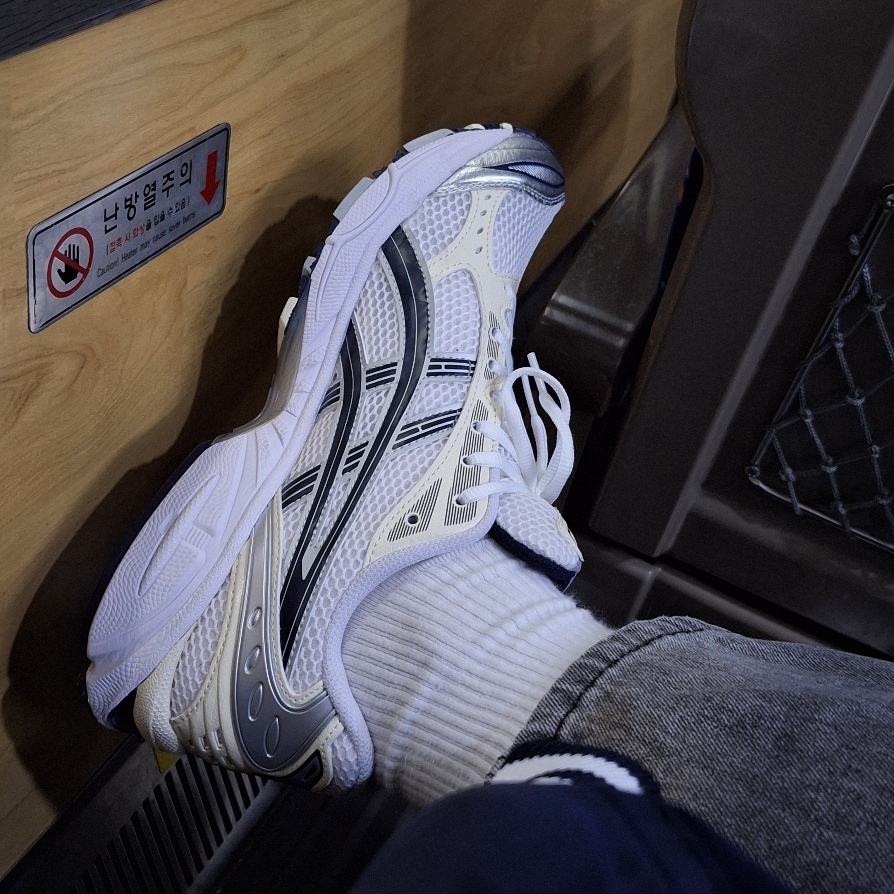 (W) Asics Gel-Kayano 14 White Midnight 착용 스타일