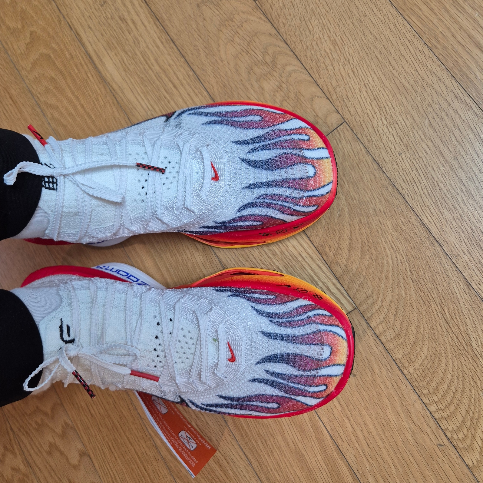 Nike Air Zoom Alphafly Next% 3 PRM White Habanero Red 착용 스타일 - 2