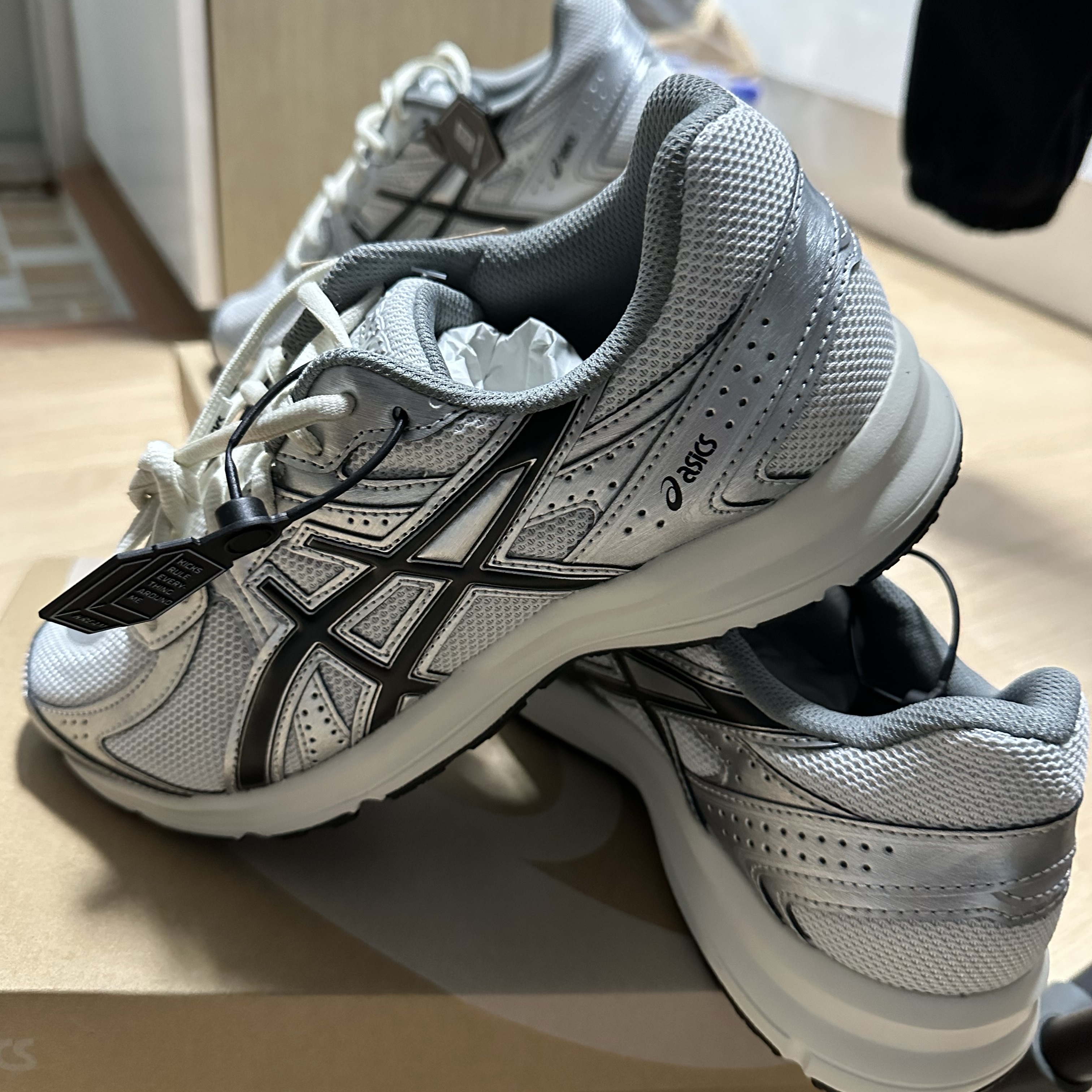Asics Jog 100 S White Black - 2E Wide 착용 스타일