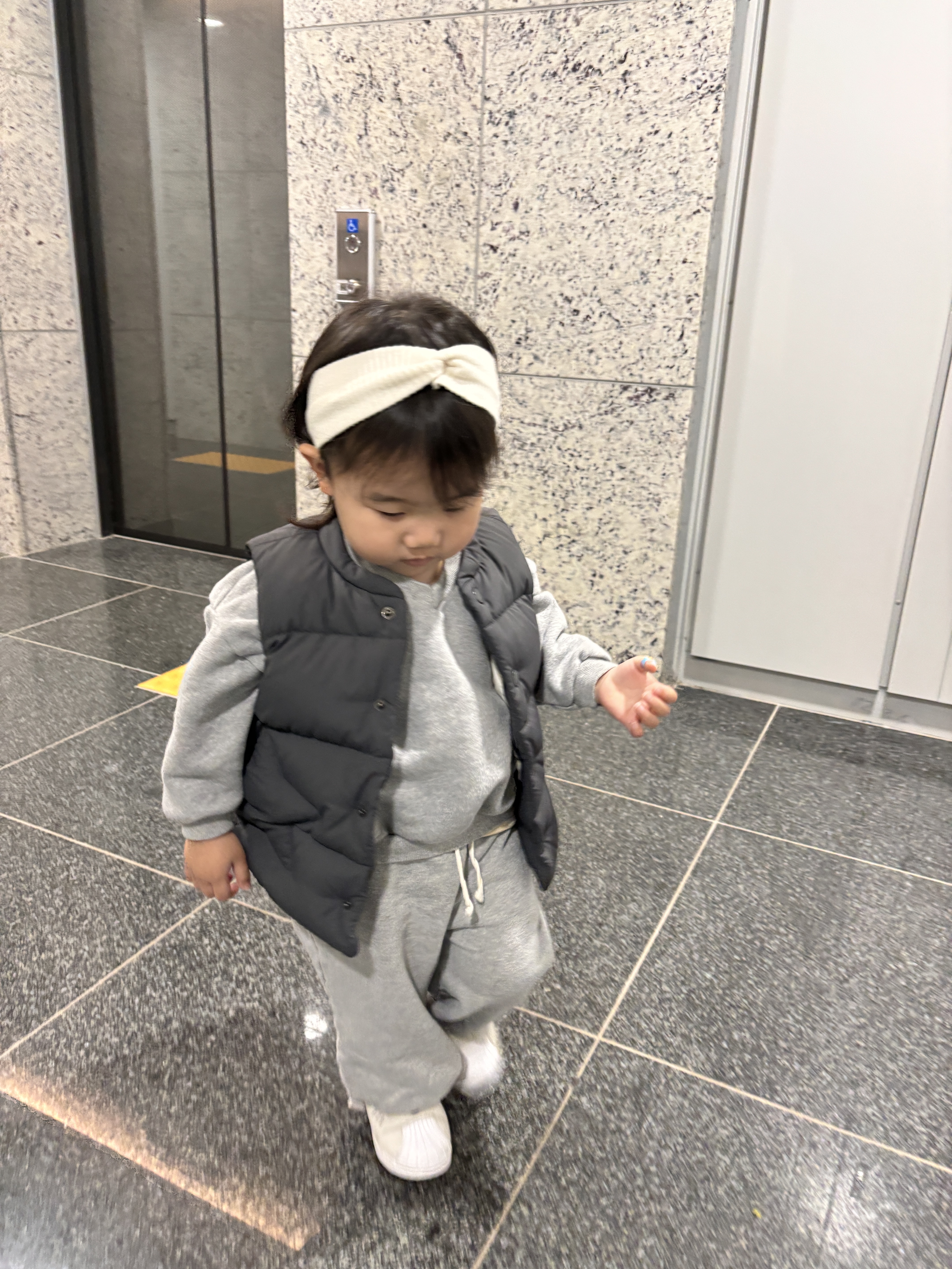 (Infant) Adidas x Hello Kitty Superstar 360 Black 착용 스타일 - 1