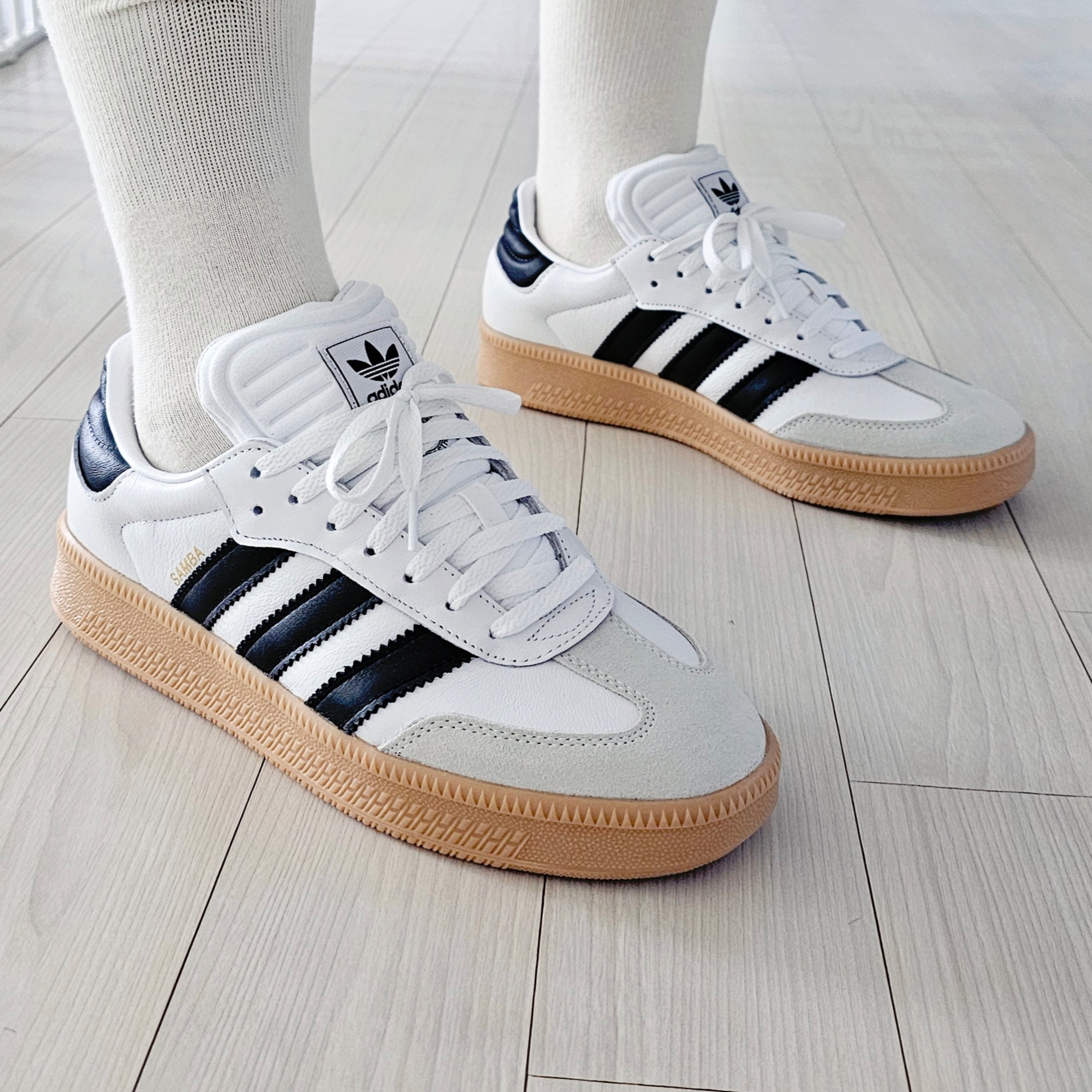 Adidas Samba XLG White Black Gum 착용 스타일